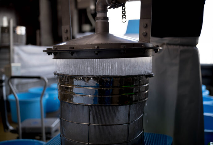 早川酒造 はやかわしゅぞう ハヤカワシュゾウ HAYAKAWASHUZO 三重県三重郡菰野町大字小島468
(株)富屋酒店 かぶしきがいしゃ とみやさけてん カブシキガイシャ トミヤサケテン TOMIYA SAKETEN 愛知県名古屋市瑞穂区上坂町1-41-2 地酒屋 豊盃 HOUHAI ほうはい ホーハイ 三浦酒造 MIURASHUZO日高見 ひたかみ ヒタカミ HITAKAMI 平孝酒造 HIRAKOSHUZO 天の戸 アマノト あまのと AMANOTO 浅舞酒造ASAMAISHUZO 飛露喜 HIROKISHUZOHONTEN 廣木酒造本店 HIROK 大那 DAINA ダイナ だいな 菊の里酒造 KIKUNOSATOSHUZO 旭興 KYOKUKO きょくこう キョクコウ 渡邉酒造 WATANABESHUZO 仙禽 SENKIN せんきん センキン(株)せんきん SENKIN鶴齢 カクレイ かくれい KAKUREI 青木酒造 AOKISHUZO謙信 ケンシン けんしん KENSHIN池田屋酒造 IKEDAYASHUZO 白岳仙 HAKUGAKUSEN ハクガクセン はくがくせん 安本酒造 YASUMOTOSHUZO 群馬泉 グンマイズミ ぐんまいずみ 島岡酒造 SHIMAOKASHUZO 喜久醉 きくよい キクヨイKIKUYOI 青島酒造 AOSHIMASHUZO 長珍 ちょうちん チョウチン長珍酒造CHOCHINSHUZO みねたからみりん 峯寳 味醂 一子相伝 ミネタカラ いっしそうでん イッシソウデン 小笠原味醂 OGASAWARA MIRIN
瀧自慢 たきじまん タキジマン 瀧自慢酒造 TAKIZIMANSHUZO 田光 TABIKA 早川酒造 HAYAKAWASHUZO 作 ZAKU ざく ザク 清水清三郎商店 SHIMIZUSEIZABUROSHOTEN 篠峯 櫛羅 しのみね シノミネ くじら クジラ 千代酒造 CHIYOSHUZO 雑賀 さいか サイカ 九重雑賀 KOKONOESAIKA 紀土 鶴梅 無量山 きっど キッド KID ツルウメ つるうめ TURUUME ムリョウザン むりょうざん MURYOZAN 平和酒造 HEIWASHUZO 蒼空 そうくう ソウクウ SÔKÛ 藤岡酒造 HUJIOKASHUZO 宝剣 HOUKEN 宝剣酒造 ほうけんしゅぞう ホウケンシュゾウ HOKENSHUZO 清酒竹鶴 小笹屋竹鶴 せいしゅたけつる セイシュタケツル おささやたけつる オササヤタケツル 竹鶴酒造 TAKETURUSHUZO
石鎚 いしづち イシヅチ 石鎚酒造 ISHIDUCHISHUZO 土佐しらぎく とさしらぎく トサシラギク 仙頭酒造場 せんとうしゅぞうじょう SENDOSHUZOZYO
ブルゴーニュワイン BOURGOGNE ボルドーワイン BORDEAUXカリフォルニアワイン CALIFORNIA シャンパーニュ SHAMPAGNEアルザスワイン ALSACE ドイツワイン WEIN GERMAN WINE 専門店 ライカM11 ズミルックス50 レンズ 代表 上田豊二 きき酒師 焼酎アドバイザー シャンパーニュシュヴァリエ 堀田駅より徒歩10分 熱田神宮駅より徒歩10分
市バス 牛巻より徒歩3分 地下鉄堀田駅より徒歩15分 名古屋高速堀田出口より車で2分 牛巻交差点より徒歩5分 レトロ街並み 瓦屋根 裏道 大通りより二本入る CLASSIC CARクラッシックカー CLASSIC BIKE クラッシックバイク INTERIA インテリア FASHION ファッション MUSIC 音楽 LOVE SAKE SHOP 酒屋
センス クリエイト おたく MANIAマニア MOVIE 映画 CINEMA シネマ 2024年春オープン予定 いいねタウン瑞穂 iiNE マルシェ内 グランクレア瑞穂 いいねタウン瑞穂 愛知県名古屋市瑞穂区宝田町四丁目2番、3番2 春敲町三丁目23番1(地番) 魚太郎 UOTARO MIZUHO うおたろう ウオタロウ なごやみずほてん ナゴヤミズホテン 名古屋瑞穂店 車で1分 徒歩5分 丸明 瑞穂店 MARUAKI MIZUHO マルアキ ミズホテン まるあき みずほてん 徒歩10分 車3分 焼肉 美奈登 ヤキニクミナト やきにくみなと YAKINIKU MINATO 車で2分 徒歩10分 どての品川 DOTENO SHINAGAWA ドテノシナガワ どてのしながわ 車で30秒 徒歩1分昇福亭 SHOHUKUTEI しょうふくてい ショウフクテイ 街中華 マニア 大盛り 個性派 車で5分 徒歩15分 名店 近くにたくさんあり 堀田バンザイ 牛巻バンザイ 名古屋のへそ