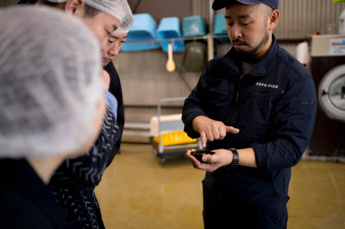 早川酒造 はやかわしゅぞう ハヤカワシュゾウ HAYAKAWASHUZO 三重県三重郡菰野町大字小島468
(株)富屋酒店 かぶしきがいしゃ とみやさけてん カブシキガイシャ トミヤサケテン TOMIYA SAKETEN 愛知県名古屋市瑞穂区上坂町1-41-2 地酒屋 豊盃 HOUHAI ほうはい ホーハイ 三浦酒造 MIURASHUZO日高見 ひたかみ ヒタカミ HITAKAMI 平孝酒造 HIRAKOSHUZO 天の戸 アマノト あまのと AMANOTO 浅舞酒造ASAMAISHUZO 飛露喜 HIROKISHUZOHONTEN 廣木酒造本店 HIROK 大那 DAINA ダイナ だいな 菊の里酒造 KIKUNOSATOSHUZO 旭興 KYOKUKO きょくこう キョクコウ 渡邉酒造 WATANABESHUZO 仙禽 SENKIN せんきん センキン(株)せんきん SENKIN鶴齢 カクレイ かくれい KAKUREI 青木酒造 AOKISHUZO謙信 ケンシン けんしん KENSHIN池田屋酒造 IKEDAYASHUZO 白岳仙 HAKUGAKUSEN ハクガクセン はくがくせん 安本酒造 YASUMOTOSHUZO 群馬泉 グンマイズミ ぐんまいずみ 島岡酒造 SHIMAOKASHUZO 喜久醉 きくよい キクヨイKIKUYOI 青島酒造 AOSHIMASHUZO 長珍 ちょうちん チョウチン長珍酒造CHOCHINSHUZO みねたからみりん 峯寳 味醂 一子相伝 ミネタカラ いっしそうでん イッシソウデン 小笠原味醂 OGASAWARA MIRIN
瀧自慢 たきじまん タキジマン 瀧自慢酒造 TAKIZIMANSHUZO 田光 TABIKA 早川酒造 HAYAKAWASHUZO 作 ZAKU ざく ザク 清水清三郎商店 SHIMIZUSEIZABUROSHOTEN 篠峯 櫛羅 しのみね シノミネ くじら クジラ 千代酒造 CHIYOSHUZO 雑賀 さいか サイカ 九重雑賀 KOKONOESAIKA 紀土 鶴梅 無量山 きっど キッド KID ツルウメ つるうめ TURUUME ムリョウザン むりょうざん MURYOZAN 平和酒造 HEIWASHUZO 蒼空 そうくう ソウクウ SÔKÛ 藤岡酒造 HUJIOKASHUZO 宝剣 HOUKEN 宝剣酒造 ほうけんしゅぞう ホウケンシュゾウ HOKENSHUZO 清酒竹鶴 小笹屋竹鶴 せいしゅたけつる セイシュタケツル おささやたけつる オササヤタケツル 竹鶴酒造 TAKETURUSHUZO
石鎚 いしづち イシヅチ 石鎚酒造 ISHIDUCHISHUZO 土佐しらぎく とさしらぎく トサシラギク 仙頭酒造場 せんとうしゅぞうじょう SENDOSHUZOZYO
ブルゴーニュワイン BOURGOGNE ボルドーワイン BORDEAUXカリフォルニアワイン CALIFORNIA シャンパーニュ SHAMPAGNEアルザスワイン ALSACE ドイツワイン WEIN GERMAN WINE 専門店 ライカM11 ズミルックス50 レンズ 代表 上田豊二 きき酒師 焼酎アドバイザー シャンパーニュシュヴァリエ 堀田駅より徒歩10分 熱田神宮駅より徒歩10分
市バス 牛巻より徒歩3分 地下鉄堀田駅より徒歩15分 名古屋高速堀田出口より車で2分 牛巻交差点より徒歩5分 レトロ街並み 瓦屋根 裏道 大通りより二本入る CLASSIC CARクラッシックカー CLASSIC BIKE クラッシックバイク INTERIA インテリア FASHION ファッション MUSIC 音楽 LOVE SAKE SHOP 酒屋
センス クリエイト おたく MANIAマニア MOVIE 映画 CINEMA シネマ 2024年春オープン予定 いいねタウン瑞穂 iiNE マルシェ内 グランクレア瑞穂 いいねタウン瑞穂 愛知県名古屋市瑞穂区宝田町四丁目2番、3番2 春敲町三丁目23番1(地番) 魚太郎 UOTARO MIZUHO うおたろう ウオタロウ なごやみずほてん ナゴヤミズホテン 名古屋瑞穂店 車で1分 徒歩5分 丸明 瑞穂店 MARUAKI MIZUHO マルアキ ミズホテン まるあき みずほてん 徒歩10分 車3分 焼肉 美奈登 ヤキニクミナト やきにくみなと YAKINIKU MINATO 車で2分 徒歩10分 どての品川 DOTENO SHINAGAWA ドテノシナガワ どてのしながわ 車で30秒 徒歩1分昇福亭 SHOHUKUTEI しょうふくてい ショウフクテイ 街中華 マニア 大盛り 個性派 車で5分 徒歩15分 名店 近くにたくさんあり 堀田バンザイ 牛巻バンザイ 名古屋のへそ