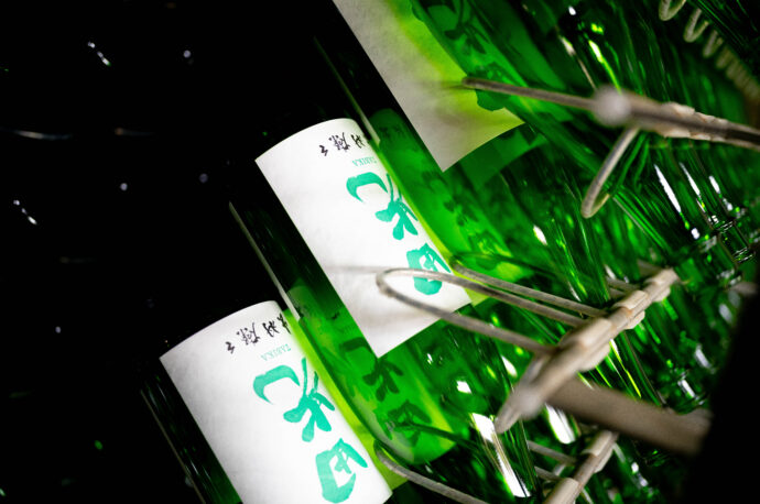 早川酒造 はやかわしゅぞう ハヤカワシュゾウ HAYAKAWASHUZO 三重県三重郡菰野町大字小島468
(株)富屋酒店 かぶしきがいしゃ とみやさけてん カブシキガイシャ トミヤサケテン TOMIYA SAKETEN 愛知県名古屋市瑞穂区上坂町1-41-2 地酒屋 豊盃 HOUHAI ほうはい ホーハイ 三浦酒造 MIURASHUZO日高見 ひたかみ ヒタカミ HITAKAMI 平孝酒造 HIRAKOSHUZO 天の戸 アマノト あまのと AMANOTO 浅舞酒造ASAMAISHUZO 飛露喜 HIROKISHUZOHONTEN 廣木酒造本店 HIROK 大那 DAINA ダイナ だいな 菊の里酒造 KIKUNOSATOSHUZO 旭興 KYOKUKO きょくこう キョクコウ 渡邉酒造 WATANABESHUZO 仙禽 SENKIN せんきん センキン(株)せんきん SENKIN鶴齢 カクレイ かくれい KAKUREI 青木酒造 AOKISHUZO謙信 ケンシン けんしん KENSHIN池田屋酒造 IKEDAYASHUZO 白岳仙 HAKUGAKUSEN ハクガクセン はくがくせん 安本酒造 YASUMOTOSHUZO 群馬泉 グンマイズミ ぐんまいずみ 島岡酒造 SHIMAOKASHUZO 喜久醉 きくよい キクヨイKIKUYOI 青島酒造 AOSHIMASHUZO 長珍 ちょうちん チョウチン長珍酒造CHOCHINSHUZO みねたからみりん 峯寳 味醂 一子相伝 ミネタカラ いっしそうでん イッシソウデン 小笠原味醂 OGASAWARA MIRIN
瀧自慢 たきじまん タキジマン 瀧自慢酒造 TAKIZIMANSHUZO 田光 TABIKA 早川酒造 HAYAKAWASHUZO 作 ZAKU ざく ザク 清水清三郎商店 SHIMIZUSEIZABUROSHOTEN 篠峯 櫛羅 しのみね シノミネ くじら クジラ 千代酒造 CHIYOSHUZO 雑賀 さいか サイカ 九重雑賀 KOKONOESAIKA 紀土 鶴梅 無量山 きっど キッド KID ツルウメ つるうめ TURUUME ムリョウザン むりょうざん MURYOZAN 平和酒造 HEIWASHUZO 蒼空 そうくう ソウクウ SÔKÛ 藤岡酒造 HUJIOKASHUZO 宝剣 HOUKEN 宝剣酒造 ほうけんしゅぞう ホウケンシュゾウ HOKENSHUZO 清酒竹鶴 小笹屋竹鶴 せいしゅたけつる セイシュタケツル おささやたけつる オササヤタケツル 竹鶴酒造 TAKETURUSHUZO
石鎚 いしづち イシヅチ 石鎚酒造 ISHIDUCHISHUZO 土佐しらぎく とさしらぎく トサシラギク 仙頭酒造場 せんとうしゅぞうじょう SENDOSHUZOZYO
ブルゴーニュワイン BOURGOGNE ボルドーワイン BORDEAUXカリフォルニアワイン CALIFORNIA シャンパーニュ SHAMPAGNEアルザスワイン ALSACE ドイツワイン WEIN GERMAN WINE 専門店 ライカM11 ズミルックス50 レンズ 代表 上田豊二 きき酒師 焼酎アドバイザー シャンパーニュシュヴァリエ 堀田駅より徒歩10分 熱田神宮駅より徒歩10分
市バス 牛巻より徒歩3分 地下鉄堀田駅より徒歩15分 名古屋高速堀田出口より車で2分 牛巻交差点より徒歩5分 レトロ街並み 瓦屋根 裏道 大通りより二本入る CLASSIC CARクラッシックカー CLASSIC BIKE クラッシックバイク INTERIA インテリア FASHION ファッション MUSIC 音楽 LOVE SAKE SHOP 酒屋
センス クリエイト おたく MANIAマニア MOVIE 映画 CINEMA シネマ 2024年春オープン予定 いいねタウン瑞穂 iiNE マルシェ内 グランクレア瑞穂 いいねタウン瑞穂 愛知県名古屋市瑞穂区宝田町四丁目2番、3番2 春敲町三丁目23番1(地番) 魚太郎 UOTARO MIZUHO うおたろう ウオタロウ なごやみずほてん ナゴヤミズホテン 名古屋瑞穂店 車で1分 徒歩5分 丸明 瑞穂店 MARUAKI MIZUHO マルアキ ミズホテン まるあき みずほてん 徒歩10分 車3分 焼肉 美奈登 ヤキニクミナト やきにくみなと YAKINIKU MINATO 車で2分 徒歩10分 どての品川 DOTENO SHINAGAWA ドテノシナガワ どてのしながわ 車で30秒 徒歩1分昇福亭 SHOHUKUTEI しょうふくてい ショウフクテイ 街中華 マニア 大盛り 個性派 車で5分 徒歩15分 名店 近くにたくさんあり 堀田バンザイ 牛巻バンザイ 名古屋のへそ