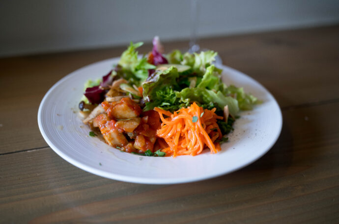 PASTAとWINEの小さな食堂 BIANCA ビアンカ 愛知県名古屋市中区千代田2-19-7 第五華ビル102
（株）富屋酒店 かぶしきがいしゃ とみやさけてん カブシキガイシャ　トミヤサケテン TOMIYA SAKETEN 　愛知県名古屋市瑞穂区上坂町1-41-2　地酒屋　豊盃　HOUHAI ほうはい　ホーハイ　三浦酒造  MIURASHUZO日高見　ひたかみ　ヒタカミ HITAKAMI  平孝酒造　HIRAKOSHUZO 天の戸 アマノト　あまのと　AMANOTO　浅舞酒造ASAMAISHUZO　飛露喜 HIROKISHUZOHONTEN　廣木酒造本店　HIROK　大那 DAINA　ダイナ　だいな　菊の里酒造　KIKUNOSATOSHUZO　旭興　KYOKUKO　きょくこう　キョクコウ　渡邉酒造　WATANABESHUZO　仙禽 SENKIN　せんきん　センキン（株）せんきん SENKIN鶴齢　カクレイ　かくれい KAKUREI　青木酒造　AOKISHUZO謙信 ケンシン　けんしん KENSHIN池田屋酒造 IKEDAYASHUZO 白岳仙 HAKUGAKUSEN　ハクガクセン　はくがくせん　安本酒造 YASUMOTOSHUZO 群馬泉 グンマイズミ　ぐんまいずみ 島岡酒造 SHIMAOKASHUZO  喜久醉 きくよい キクヨイKIKUYOI 青島酒造 AOSHIMASHUZO 長珍 ちょうちん　チョウチン長珍酒造CHOCHINSHUZO　みねたからみりん　峯寳 味醂　一子相伝 ミネタカラ　いっしそうでん　イッシソウデン　小笠原味醂 OGASAWARA MIRIN

瀧自慢　たきじまん　タキジマン　瀧自慢酒造　TAKIZIMANSHUZO　田光　TABIKA 早川酒造  HAYAKAWASHUZO　作　ZAKU ざく ザク 清水清三郎商店 SHIMIZUSEIZABUROSHOTEN  篠峯　櫛羅　しのみね　シノミネ　くじら　クジラ　千代酒造　CHIYOSHUZO　雑賀　さいか　サイカ　九重雑賀  KOKONOESAIKA　紀土　鶴梅　無量山　きっど　キッド　KID 　ツルウメ　つるうめ　TURUUME　ムリョウザン　むりょうざん　MURYOZAN　平和酒造　HEIWASHUZO　蒼空　そうくう　ソウクウ　SÔKÛ　藤岡酒造　HUJIOKASHUZO 　宝剣　HOUKEN  宝剣酒造　ほうけんしゅぞう　ホウケンシュゾウ　HOKENSHUZO　清酒竹鶴　小笹屋竹鶴　せいしゅたけつる　セイシュタケツル　おささやたけつる　オササヤタケツル　竹鶴酒造　TAKETURUSHUZO
石鎚　いしづち　イシヅチ　石鎚酒造　ISHIDUCHISHUZO　土佐しらぎく　とさしらぎく　トサシラギク　仙頭酒造場　せんとうしゅぞうじょう　SENDOSHUZOZYO
　
 ブルゴーニュワイン　BOURGOGNE  ボルドーワイン　BORDEAUXカリフォルニアワイン CALIFORNIA  シャンパーニュ  SHAMPAGNEアルザスワイン ALSACE ドイツワイン WEIN GERMAN WINE 専門店　ライカM11　ズミルックス50　レンズ　代表　上田豊二　　きき酒師　焼酎アドバイザー　シャンパーニュシュヴァリエ　堀田駅より徒歩10分　熱田神宮駅より徒歩10分
市バス　牛巻より徒歩３分　地下鉄堀田駅より徒歩１５分　名古屋高速堀田出口より車で２分　牛巻交差点より徒歩５分　レトロ街並み　瓦屋根　裏道　大通りより二本入る　CLASSIC CARクラッシックカー CLASSIC BIKE　クラッシックバイク INTERIA　インテリア　　FASHION　ファッション　MUSIC　音楽　LOVE　SAKE SHOP　酒屋
センス　クリエイト　おたく　　MANIAマニア MOVIE　映画　CINEMA シネマ　2024年春オープン予定 いいねタウン瑞穂 iiNE マルシェ内　グランクレア瑞穂 いいねタウン瑞穂  愛知県名古屋市瑞穂区宝田町四丁目2番、3番2　春敲町三丁目23番1（地番） 魚太郎　UOTARO MIZUHO うおたろう　ウオタロウ　なごやみずほてん　ナゴヤミズホテン　 名古屋瑞穂店  車で1分　徒歩5分　丸明 瑞穂店  MARUAKI MIZUHO　マルアキ ミズホテン　まるあき みずほてん　 徒歩10分　車3分　焼肉 美奈登  ヤキニクミナト　やきにくみなと YAKINIKU MINATO 車で2分　徒歩10分  どての品川　DOTENO SHINAGAWA　ドテノシナガワ　どてのしながわ　車で30秒　徒歩1分昇福亭　SHOHUKUTEI しょうふくてい　ショウフクテイ 街中華　マニア　大盛り　個性派  車で5分　徒歩15分  名店 近くにたくさんあり　堀田バンザイ　牛巻バンザイ　名古屋のへそ


