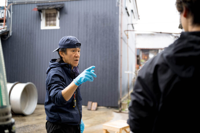 HIROKO WATANABE×CHOCHIN×TOMIYASAKETEN 「渡部 裕子(わたなべ ひろこ)」×「長珍(ちょうちん)」×「富屋酒店 名古屋 (とみやさけてん なごや)」 <PETIT PRESENT MARKET> in< ESCA> (プチ プレゼント マーケット) in (エスカ) 2023 12・29~2024 1.8 開催のお知らせ
2023年12月29日~2024年1月8日の期間
(1月1日は定休日 各日10:00~20:00開催)
名古屋駅太閤通り口地下街「エスカ センター ・光の広場」において
「プチ プレゼント マーケット」開催において「渡部 裕子」×「富屋酒店」と題し
渡部 裕子 ワタナベ ヒロコ 書家 書道家 hiroko wartanabe official web site 名古屋市在住 アーティスト ライブパフォーマンス 金シャチ横丁 文字 立体書インスタレーション ミッドランドスクエア周年ロゴ ヤマサちくわ 商品ロゴ ホテルウイングインターナショナル 京都四条烏丸 The TOWER Ryotel NAGOYA
客室内作品 舞台衣装美術 ライブパフォーマンス
当店の看板的存在 そして愛知の純米酒の代表のひとつといえる存在
愛知 津島の長珍酒造さん「純米酒シリーズ」と
愛知を代表する梅酒のひとつ白老酒造さんの「白老梅」をカップに特別に詰めていただき
渡部さんが直に書くオリジナルラベルの作品を日本で唯一
期間限定の限定数量販売ブースを出展させていただきます
さらに 1月7日と1月8日の二日間限定にて<書道家 渡邊 裕子さんによる「長珍ラベル 直書き企画」>を実施
渡部さんの力強く凛とした空気感の中に楽しさ漲るライブの瞬間を味わいながら その作品を手に入れることが出来る超絶贅沢な企画です
(10:00~16:00 開催)
さらに当日二日間は特別に蔵元より直送した「斗瓶取り(通常では飲めない鑑評会出品酒を詰める伝統の18Lの瓶)」の作品を当社 社長よりの「量り売り販売」を実施
その場で味わえるスペシャル企画も行います
(限定数量ですので完売の際はご了承ください)
年末年始を最高に盛り上げるSpecial Special Special 企画
是非 <エスカ>にお越しくださいませ
エスカ地下街 名古屋駅新幹線口 愛知県名古屋市中村区椿町6-9先 人気店多数 名古屋めし 観光
長珍 CHOCHIN しんぶんし 山廃純米 YAMAHAI 【7-70】無濾過生原酒 2023
長珍酒造 ちょうちんしゅぞう チョウチンシュゾウ チョーチン CHYOCHIN
BRUWERY 代表取締役兼杜氏 桑山雅行 クワヤママサユキ くわやままさゆき
KUWAYAMA MASAYUKI 桑山会 KUWAYAMAKAI クワヤマカイ くわやまかい しんぶんし 備前雄町 阿波山田 レッド 純米 純米吟醸 R2BY R4BY 熟成 お燗 ワイングラス かたくち 片口 マリアージュ 温度変化
立体的 日本酒の可能性 ステキ 唯一無二 絶対的信頼関係 名古屋特約店
(株)富屋酒店 愛知県名古屋市瑞穂区上坂町1-41-2 地酒屋 専門店 ライカM11 ズミルックス50 レンズ 代表 上田豊二 きき酒師 焼酎アドバイザー
シャンパーニュシュヴァリエ 堀田駅 熱田神宮駅
名古屋高速 堀田出口すぐ 牛巻交差点すぐ レトロ街並み 瓦屋根
クラッシックカー クラッシックバイク インテリア ファッション 音楽
センス クリエイト おたく マニア 映画 シネマ 骨格の太さとしなやかでまろやかな味わいが長珍スタイル。「長珍 CHOCHIN 純米吟醸 <ひやおろし HIYAOROSHI> 2023」
山田錦の豊かなボリュームとキレ感のバランスが唯一無二。「長珍 CHOCHIN 純米吟醸 <ひやおろし原酒 HIYAOROSHI> 2023」桑山流純米の味わい 温度変化の立体感を存分に楽しむ「長珍 CHOCHIN <純米生詰60 富山五百万石 TOYAMA GOHYAKUMANGOKU> 2023」八反錦のポテンシャルを存分に引き出した名作 「長珍 CHOCHIN しんぶんし 純米吟醸【50】 <八反錦 HATTANNISHIKI> 無濾過生原酒 2023」
(株)富屋酒店 かぶしきがいしゃ とみやさけてん カブシキガイシャ トミヤサケテン TOMIYA SAKETEN 愛知県名古屋市瑞穂区上坂町1-41-2 地酒屋 豊盃 HOUHAI ほうはい ホーハイ 三浦酒造 MIURASHUZO日高見 ひたかみ ヒタカミ HITAKAMI 平孝酒造 HIRAKOSHUZO 天の戸 アマノト あまのと AMANOTO 浅舞酒造 ASAMAISHUZO 飛露喜 HIROKISHUZOHONTEN 廣木酒造本店 HIROK 大那 DAINA ダイナ だいな 菊の里酒造 KIKUNOSATOSHUZO 旭興 KYOKUKO きょくこう キョクコウ 渡邉酒造 WATANABESHUZO 仙禽 SENKIN せんきん センキン(株)せんきん SENKIN鶴齢 カクレイ かくれい KAKUREI 青木酒造 AOKISHUZO謙信 ケンシン けんしん KENSHIN池田屋酒造 IKEDAYASHUZO 白岳仙 HAKUGAKUSEN ハクガクセン はくがくせん 安本酒造 YASUMOTOSHUZO 群馬泉 グンマイズミ ぐんまいずみ 島岡酒造 SHIMAOKASHUZO 喜久醉 きくよい キクヨイKIKUYOI 青島酒造 AOSHIMASHUZO 長珍 ちょうちん チョウチン長珍酒造CHOCHINSHUZO みねたからみりん 峯寳 味醂 一子相伝 ミネタカラ いっしそうでん イッシソウデン 小笠原味醂 OGASAWARA MIRIN
瀧自慢 たきじまん タキジマン 瀧自慢酒造 TAKIZIMANSHUZO 田光 TABIKA 早川酒造 HAYAKAWASHUZO 作 ZAKU ざく ザク 清水清三郎商店 SHIMIZUSEIZABUROSHOTEN 篠峯 櫛羅 しのみね シノミネ くじら クジラ 千代酒造 CHIYOSHUZO 雑賀 さいか サイカ 九重雑賀 KOKONOESAIKA 紀土 鶴梅 無量山 きっど キッド KID ツルウメ つるうめ TURUUME ムリョウザン むりょうざん MURYOZAN 平和酒造 HEIWASHUZO 蒼空 そうくう ソウクウ SÔKÛ 藤岡酒造 HUJIOKASHUZO 宝剣 HOUKEN 宝剣酒造 ほうけんしゅぞう ホウケンシュゾウ HOKENSHUZO 清酒竹鶴 小笹屋竹鶴 せいしゅたけつる セイシュタケツル おささやたけつる オササヤタケツル 竹鶴酒造 TAKETURUSHUZO
石鎚 いしづち イシヅチ 石鎚酒造 ISHIDUCHISHUZO 土佐しらぎく とさしらぎく トサシラギク 仙頭酒造場 せんとうしゅぞうじょう SENDOSHUZOZYOしんぶんしシリーズ今季最後の集大成 この感動の味わいを皆様に 「長珍 CHOCHIN しんぶんし 純米吟醸 <生生熟成5055 RAW RIPENING> 無濾過生酒 2023」
ブルゴーニュワイン BOURGOGNE ボルドーワイン BORDEAUXカリフォルニアワイン CALIFORNIA シャンパーニュ SHAMPAGNEアルザスワイン ALSACE ドイツワイン WEIN GERMAN WINE 専門店 ライカM11 ズミルックス50 レンズ 代表 上田豊二 きき酒師 焼酎アドバイザー シャンパーニュシュヴァリエ 堀田駅より徒歩10分 熱田神宮駅より徒歩10分
市バス 牛巻より徒歩3分 地下鉄堀田駅より徒歩15分 名古屋高速堀田出口より車で2分 牛巻交差点より徒歩5分 レトロ街並み 瓦屋根 裏道 大通りより二本入る CLASSIC CARクラッシックカー CLASSIC BIKE クラッシックバイク INTERIA インテリア FASHION ファッション MUSIC 音楽 LOVE SAKE SHOP 酒屋
センス クリエイト おたく MANIAマニア MOVIE 映画 CINEMA シネマ 2024年春オープン予定 いいねタウン瑞穂 iiNE マルシェ内 グランクレア瑞穂 いいねタウン瑞穂 愛知県名古屋市瑞穂区宝田町四丁目2番、3番2 春敲町三丁目23番1(地番) 魚太郎 UOTARO MIZUHO うおたろう ウオタロウ なごやみずほてん ナゴヤミズホテン 名古屋瑞穂店 車で1分 徒歩5分 丸明 瑞穂店 MARUAKI MIZUHO マルアキ ミズホテン まるあき みずほてん 徒歩10分 車3分 焼肉 美奈登 ヤキニクミナト やきにくみなと YAKINIKU MINATO 車で2分 徒歩10分 どての品川 DOTENO SHINAGAWA ドテノシナガワ どてのしながわ 車で30秒 徒歩1分昇福亭 SHOHUKUTEI しょうふくてい ショウフクテイ 街中華 マニア 大盛り 個性派 車で5分 徒歩15分 名店 近くにたくさんあり 堀田バンザイ 牛巻バンザイ 名古屋のへそ
お米を炊いたように味わいを表現した愛知の純米酒の名作 「長珍 CHOCHIN 純米 <阿波山田65 AWAYAMADA> 無濾過生詰 2023」しんぶんしシリーズ今季最後の集大成 この感動の味わいを皆様に 「長珍 CHOCHIN しんぶんし 純米吟醸 <生生熟成5055 RAW RIPENING> 無濾過生酒 2023」フレッシュさの中に漲る力強く品格溢れる生命力を その味わいから感じる「長珍 CHOCHIN <純米八反錦 HATTANNISHIKI> ささにごり生酒 R5BY」雄町の力強さと骨格が解けていく様を時間軸で楽しむ 「長珍 CHOCHIN 純米しんぶんし <備前雄町【7-65】 BIZENOMACHI> 無濾過生原酒 R5BY」雄町の力強さと骨格が解けていく様を時間軸で楽しむ 「長珍 CHOCHIN 純米しんぶんし <備前雄町【7-65】 BIZENOMACHI> 無濾過生原酒 R7BY」