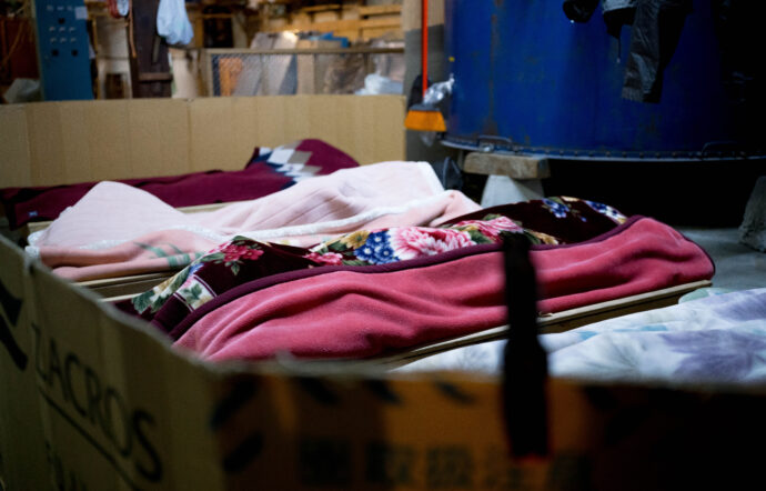 HIROKO WATANABE×CHOCHIN×TOMIYASAKETEN 「渡部 裕子(わたなべ ひろこ)」×「長珍(ちょうちん)」×「富屋酒店 名古屋 (とみやさけてん なごや)」 <PETIT PRESENT MARKET> in< ESCA> (プチ プレゼント マーケット) in (エスカ) 2023 12・29~2024 1.8 開催のお知らせ
2023年12月29日~2024年1月8日の期間
(1月1日は定休日 各日10:00~20:00開催)
名古屋駅太閤通り口地下街「エスカ センター ・光の広場」において
「プチ プレゼント マーケット」開催において「渡部 裕子」×「富屋酒店」と題し
渡部 裕子 ワタナベ ヒロコ 書家 書道家 hiroko wartanabe official web site 名古屋市在住 アーティスト ライブパフォーマンス 金シャチ横丁 文字 立体書インスタレーション ミッドランドスクエア周年ロゴ ヤマサちくわ 商品ロゴ ホテルウイングインターナショナル 京都四条烏丸 The TOWER Ryotel NAGOYA
客室内作品 舞台衣装美術 ライブパフォーマンス
当店の看板的存在 そして愛知の純米酒の代表のひとつといえる存在
愛知 津島の長珍酒造さん「純米酒シリーズ」と
愛知を代表する梅酒のひとつ白老酒造さんの「白老梅」をカップに特別に詰めていただき
渡部さんが直に書くオリジナルラベルの作品を日本で唯一
期間限定の限定数量販売ブースを出展させていただきます
さらに 1月7日と1月8日の二日間限定にて<書道家 渡邊 裕子さんによる「長珍ラベル 直書き企画」>を実施
渡部さんの力強く凛とした空気感の中に楽しさ漲るライブの瞬間を味わいながら その作品を手に入れることが出来る超絶贅沢な企画です
(10:00~16:00 開催)
さらに当日二日間は特別に蔵元より直送した「斗瓶取り(通常では飲めない鑑評会出品酒を詰める伝統の18Lの瓶)」の作品を当社 社長よりの「量り売り販売」を実施
その場で味わえるスペシャル企画も行います
(限定数量ですので完売の際はご了承ください)
年末年始を最高に盛り上げるSpecial Special Special 企画
是非 <エスカ>にお越しくださいませ
エスカ地下街 名古屋駅新幹線口 愛知県名古屋市中村区椿町6-9先 人気店多数 名古屋めし 観光
長珍 CHOCHIN しんぶんし 山廃純米 YAMAHAI 【7-70】無濾過生原酒 2023
長珍酒造 ちょうちんしゅぞう チョウチンシュゾウ チョーチン CHYOCHIN
BRUWERY 代表取締役兼杜氏 桑山雅行 クワヤママサユキ くわやままさゆき
KUWAYAMA MASAYUKI 桑山会 KUWAYAMAKAI クワヤマカイ くわやまかい しんぶんし 備前雄町 阿波山田 レッド 純米 純米吟醸 R2BY R4BY 熟成 お燗 ワイングラス かたくち 片口 マリアージュ 温度変化
立体的 日本酒の可能性 ステキ 唯一無二 絶対的信頼関係 名古屋特約店
(株)富屋酒店 愛知県名古屋市瑞穂区上坂町1-41-2 地酒屋 専門店 ライカM11 ズミルックス50 レンズ 代表 上田豊二 きき酒師 焼酎アドバイザー
シャンパーニュシュヴァリエ 堀田駅 熱田神宮駅
名古屋高速 堀田出口すぐ 牛巻交差点すぐ レトロ街並み 瓦屋根
クラッシックカー クラッシックバイク インテリア ファッション 音楽
センス クリエイト おたく マニア 映画 シネマ 骨格の太さとしなやかでまろやかな味わいが長珍スタイル。「長珍 CHOCHIN 純米吟醸 <ひやおろし HIYAOROSHI> 2023」
山田錦の豊かなボリュームとキレ感のバランスが唯一無二。「長珍 CHOCHIN 純米吟醸 <ひやおろし原酒 HIYAOROSHI> 2023」桑山流純米の味わい 温度変化の立体感を存分に楽しむ「長珍 CHOCHIN <純米生詰60 富山五百万石 TOYAMA GOHYAKUMANGOKU> 2023」八反錦のポテンシャルを存分に引き出した名作 「長珍 CHOCHIN しんぶんし 純米吟醸【50】 <八反錦 HATTANNISHIKI> 無濾過生原酒 2023」
(株)富屋酒店 かぶしきがいしゃ とみやさけてん カブシキガイシャ トミヤサケテン TOMIYA SAKETEN 愛知県名古屋市瑞穂区上坂町1-41-2 地酒屋 豊盃 HOUHAI ほうはい ホーハイ 三浦酒造 MIURASHUZO日高見 ひたかみ ヒタカミ HITAKAMI 平孝酒造 HIRAKOSHUZO 天の戸 アマノト あまのと AMANOTO 浅舞酒造 ASAMAISHUZO 飛露喜 HIROKISHUZOHONTEN 廣木酒造本店 HIROK 大那 DAINA ダイナ だいな 菊の里酒造 KIKUNOSATOSHUZO 旭興 KYOKUKO きょくこう キョクコウ 渡邉酒造 WATANABESHUZO 仙禽 SENKIN せんきん センキン(株)せんきん SENKIN鶴齢 カクレイ かくれい KAKUREI 青木酒造 AOKISHUZO謙信 ケンシン けんしん KENSHIN池田屋酒造 IKEDAYASHUZO 白岳仙 HAKUGAKUSEN ハクガクセン はくがくせん 安本酒造 YASUMOTOSHUZO 群馬泉 グンマイズミ ぐんまいずみ 島岡酒造 SHIMAOKASHUZO 喜久醉 きくよい キクヨイKIKUYOI 青島酒造 AOSHIMASHUZO 長珍 ちょうちん チョウチン長珍酒造CHOCHINSHUZO みねたからみりん 峯寳 味醂 一子相伝 ミネタカラ いっしそうでん イッシソウデン 小笠原味醂 OGASAWARA MIRIN
瀧自慢 たきじまん タキジマン 瀧自慢酒造 TAKIZIMANSHUZO 田光 TABIKA 早川酒造 HAYAKAWASHUZO 作 ZAKU ざく ザク 清水清三郎商店 SHIMIZUSEIZABUROSHOTEN 篠峯 櫛羅 しのみね シノミネ くじら クジラ 千代酒造 CHIYOSHUZO 雑賀 さいか サイカ 九重雑賀 KOKONOESAIKA 紀土 鶴梅 無量山 きっど キッド KID ツルウメ つるうめ TURUUME ムリョウザン むりょうざん MURYOZAN 平和酒造 HEIWASHUZO 蒼空 そうくう ソウクウ SÔKÛ 藤岡酒造 HUJIOKASHUZO 宝剣 HOUKEN 宝剣酒造 ほうけんしゅぞう ホウケンシュゾウ HOKENSHUZO 清酒竹鶴 小笹屋竹鶴 せいしゅたけつる セイシュタケツル おささやたけつる オササヤタケツル 竹鶴酒造 TAKETURUSHUZO
石鎚 いしづち イシヅチ 石鎚酒造 ISHIDUCHISHUZO 土佐しらぎく とさしらぎく トサシラギク 仙頭酒造場 せんとうしゅぞうじょう SENDOSHUZOZYOしんぶんしシリーズ今季最後の集大成 この感動の味わいを皆様に 「長珍 CHOCHIN しんぶんし 純米吟醸 <生生熟成5055 RAW RIPENING> 無濾過生酒 2023」
ブルゴーニュワイン BOURGOGNE ボルドーワイン BORDEAUXカリフォルニアワイン CALIFORNIA シャンパーニュ SHAMPAGNEアルザスワイン ALSACE ドイツワイン WEIN GERMAN WINE 専門店 ライカM11 ズミルックス50 レンズ 代表 上田豊二 きき酒師 焼酎アドバイザー シャンパーニュシュヴァリエ 堀田駅より徒歩10分 熱田神宮駅より徒歩10分
市バス 牛巻より徒歩3分 地下鉄堀田駅より徒歩15分 名古屋高速堀田出口より車で2分 牛巻交差点より徒歩5分 レトロ街並み 瓦屋根 裏道 大通りより二本入る CLASSIC CARクラッシックカー CLASSIC BIKE クラッシックバイク INTERIA インテリア FASHION ファッション MUSIC 音楽 LOVE SAKE SHOP 酒屋
センス クリエイト おたく MANIAマニア MOVIE 映画 CINEMA シネマ 2024年春オープン予定 いいねタウン瑞穂 iiNE マルシェ内 グランクレア瑞穂 いいねタウン瑞穂 愛知県名古屋市瑞穂区宝田町四丁目2番、3番2 春敲町三丁目23番1(地番) 魚太郎 UOTARO MIZUHO うおたろう ウオタロウ なごやみずほてん ナゴヤミズホテン 名古屋瑞穂店 車で1分 徒歩5分 丸明 瑞穂店 MARUAKI MIZUHO マルアキ ミズホテン まるあき みずほてん 徒歩10分 車3分 焼肉 美奈登 ヤキニクミナト やきにくみなと YAKINIKU MINATO 車で2分 徒歩10分 どての品川 DOTENO SHINAGAWA ドテノシナガワ どてのしながわ 車で30秒 徒歩1分昇福亭 SHOHUKUTEI しょうふくてい ショウフクテイ 街中華 マニア 大盛り 個性派 車で5分 徒歩15分 名店 近くにたくさんあり 堀田バンザイ 牛巻バンザイ 名古屋のへそ
お米を炊いたように味わいを表現した愛知の純米酒の名作 「長珍 CHOCHIN 純米 <阿波山田65 AWAYAMADA> 無濾過生詰 2023」しんぶんしシリーズ今季最後の集大成 この感動の味わいを皆様に 「長珍 CHOCHIN しんぶんし 純米吟醸 <生生熟成5055 RAW RIPENING> 無濾過生酒 2023」フレッシュさの中に漲る力強く品格溢れる生命力を その味わいから感じる「長珍 CHOCHIN <純米八反錦 HATTANNISHIKI> ささにごり生酒 R5BY」雄町の力強さと骨格が解けていく様を時間軸で楽しむ 「長珍 CHOCHIN 純米しんぶんし <備前雄町【7-65】 BIZENOMACHI> 無濾過生原酒 R5BY」雄町の力強さと骨格が解けていく様を時間軸で楽しむ 「長珍 CHOCHIN 純米しんぶんし <備前雄町【7-65】 BIZENOMACHI> 無濾過生原酒 R7BY」