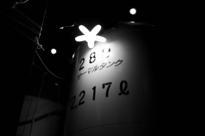 HIROKO WATANABE×CHOCHIN×TOMIYASAKETEN        「渡部 裕子（わたなべ ひろこ）」×「長珍（ちょうちん）」×「富屋酒店 名古屋 （とみやさけてん  なごや）」　 ＜PETIT PRESENT MARKET＞ in＜ ESCA＞  （プチ プレゼント マーケット） in  （エスカ）         2023 12・29～2024  1.8 開催のお知らせ
2023年12月29日～2024年1月8日の期間
（1月1日は定休日  各日10：00～20：00開催）







名古屋駅太閤通り口地下街「エスカ センター ・光の広場」において
「プチ プレゼント マーケット」開催において「渡部 裕子」×「富屋酒店」と題し


渡部 裕子 ワタナベ ヒロコ  書家  書道家  hiroko wartanabe official web site  名古屋市在住 アーティスト ライブパフォーマンス  金シャチ横丁 文字 立体書インスタレーション ミッドランドスクエア周年ロゴ ヤマサちくわ 商品ロゴ ホテルウイングインターナショナル 京都四条烏丸 The TOWER Ryotel NAGOYA
　客室内作品  舞台衣装美術 ライブパフォーマンス




当店の看板的存在 そして愛知の純米酒の代表のひとつといえる存在 
愛知 津島の長珍酒造さん「純米酒シリーズ」と
愛知を代表する梅酒のひとつ白老酒造さんの「白老梅」をカップに特別に詰めていただき
渡部さんが直に書くオリジナルラベルの作品を日本で唯一
期間限定の限定数量販売ブースを出展させていただきます
さらに  1月7日と1月8日の二日間限定にて＜書道家  渡邊 裕子さんによる「長珍ラベル 直書き企画」＞を実施
渡部さんの力強く凛とした空気感の中に楽しさ漲るライブの瞬間を味わいながら その作品を手に入れることが出来る超絶贅沢な企画です
（10：00～16：00 開催）









さらに当日二日間は特別に蔵元より直送した「斗瓶取り（通常では飲めない鑑評会出品酒を詰める伝統の18Ｌの瓶）」の作品を当社 社長よりの「量り売り販売」を実施
その場で味わえるスペシャル企画も行います
（限定数量ですので完売の際はご了承ください）









年末年始を最高に盛り上げるSpecial Special Special 企画
是非 ＜エスカ＞にお越しくださいませ


エスカ地下街　名古屋駅新幹線口 愛知県名古屋市中村区椿町6-9先　人気店多数　名古屋めし　観光





長珍  CHOCHIN  しんぶんし  山廃純米  YAMAHAI 【7-70】無濾過生原酒  2023
長珍酒造　ちょうちんしゅぞう　チョウチンシュゾウ　チョーチン　CHYOCHIN
BRUWERY　代表取締役兼杜氏　桑山雅行　クワヤママサユキ　くわやままさゆき
KUWAYAMA　MASAYUKI　桑山会　KUWAYAMAKAI　クワヤマカイ　くわやまかい　しんぶんし　備前雄町　阿波山田　レッド　純米　純米吟醸　Ｒ2ＢＹ　Ｒ4ＢＹ　熟成　お燗　ワイングラス　かたくち　片口　マリアージュ　温度変化
立体的　日本酒の可能性　ステキ　唯一無二　絶対的信頼関係　名古屋特約店
（株）富屋酒店　愛知県名古屋市瑞穂区上坂町1-41-2　地酒屋　専門店　ライカM11　ズミルックス50　レンズ　代表　上田豊二　きき酒師　焼酎アドバイザー　
シャンパーニュシュヴァリエ　堀田駅　熱田神宮駅
名古屋高速　堀田出口すぐ　牛巻交差点すぐ　レトロ街並み　瓦屋根
　　　クラッシックカー　クラッシックバイク　インテリア　ファッション　音楽
センス　クリエイト　おたく　マニア　映画　シネマ　骨格の太さとしなやかでまろやかな味わいが長珍スタイル。「長珍　CHOCHIN　純米吟醸　＜ひやおろし　HIYAOROSHI＞　2023」
山田錦の豊かなボリュームとキレ感のバランスが唯一無二。「長珍　CHOCHIN　純米吟醸　＜ひやおろし原酒  HIYAOROSHI＞　2023」桑山流純米の味わい 温度変化の立体感を存分に楽しむ「長珍　CHOCHIN　＜純米生詰60　富山五百万石　TOYAMA GOHYAKUMANGOKU＞  2023」八反錦のポテンシャルを存分に引き出した名作 「長珍  CHOCHIN　しんぶんし　純米吟醸【50】　＜八反錦  HATTANNISHIKI＞　無濾過生原酒  2023」
（株）富屋酒店 かぶしきがいしゃ とみやさけてん カブシキガイシャ　トミヤサケテン TOMIYA SAKETEN 　愛知県名古屋市瑞穂区上坂町1-41-2　地酒屋　豊盃　HOUHAI ほうはい　ホーハイ　三浦酒造  MIURASHUZO日高見　ひたかみ　ヒタカミ HITAKAMI  平孝酒造　HIRAKOSHUZO 天の戸 アマノト　あまのと　AMANOTO　浅舞酒造 ASAMAISHUZO　飛露喜 HIROKISHUZOHONTEN　廣木酒造本店　HIROK　大那 DAINA　ダイナ　だいな　菊の里酒造　KIKUNOSATOSHUZO　旭興　KYOKUKO　きょくこう　キョクコウ　渡邉酒造　WATANABESHUZO　仙禽 SENKIN　せんきん　センキン（株）せんきん SENKIN鶴齢　カクレイ　かくれい KAKUREI　青木酒造　AOKISHUZO謙信 ケンシン　けんしん KENSHIN池田屋酒造 IKEDAYASHUZO 白岳仙 HAKUGAKUSEN　ハクガクセン　はくがくせん　安本酒造 YASUMOTOSHUZO 群馬泉 グンマイズミ　ぐんまいずみ 島岡酒造 SHIMAOKASHUZO  喜久醉 きくよい キクヨイKIKUYOI 青島酒造 AOSHIMASHUZO 長珍 ちょうちん　チョウチン長珍酒造CHOCHINSHUZO　みねたからみりん　峯寳 味醂　一子相伝 ミネタカラ　いっしそうでん　イッシソウデン　小笠原味醂 OGASAWARA MIRIN

瀧自慢　たきじまん　タキジマン　瀧自慢酒造　TAKIZIMANSHUZO　田光　TABIKA 早川酒造  HAYAKAWASHUZO　作　ZAKU ざく ザク 清水清三郎商店 SHIMIZUSEIZABUROSHOTEN  篠峯　櫛羅　しのみね　シノミネ　くじら　クジラ　千代酒造　CHIYOSHUZO　雑賀　さいか　サイカ　九重雑賀  KOKONOESAIKA　紀土　鶴梅　無量山　きっど　キッド　KID 　ツルウメ　つるうめ　TURUUME　ムリョウザン　むりょうざん　MURYOZAN　平和酒造　HEIWASHUZO　蒼空　そうくう　ソウクウ　SÔKÛ　藤岡酒造　HUJIOKASHUZO 　宝剣　HOUKEN  宝剣酒造　ほうけんしゅぞう　ホウケンシュゾウ　HOKENSHUZO　清酒竹鶴　小笹屋竹鶴　せいしゅたけつる　セイシュタケツル　おささやたけつる　オササヤタケツル　竹鶴酒造　TAKETURUSHUZO
石鎚　いしづち　イシヅチ　石鎚酒造　ISHIDUCHISHUZO　土佐しらぎく　とさしらぎく　トサシラギク　仙頭酒造場　せんとうしゅぞうじょう　SENDOSHUZOZYOしんぶんしシリーズ今季最後の集大成 この感動の味わいを皆様に 「長珍  CHOCHIN  しんぶんし 純米吟醸  ＜生生熟成5055 RAW RIPENING＞  無濾過生酒  2023」
　
 ブルゴーニュワイン　BOURGOGNE  ボルドーワイン　BORDEAUXカリフォルニアワイン CALIFORNIA  シャンパーニュ  SHAMPAGNEアルザスワイン ALSACE ドイツワイン WEIN GERMAN WINE 専門店　ライカM11　ズミルックス50　レンズ　代表　上田豊二　　きき酒師　焼酎アドバイザー　シャンパーニュシュヴァリエ　堀田駅より徒歩10分　熱田神宮駅より徒歩10分
市バス　牛巻より徒歩３分　地下鉄堀田駅より徒歩１５分　名古屋高速堀田出口より車で２分　牛巻交差点より徒歩５分　レトロ街並み　瓦屋根　裏道　大通りより二本入る　CLASSIC CARクラッシックカー CLASSIC BIKE　クラッシックバイク INTERIA　インテリア　　FASHION　ファッション　MUSIC　音楽　LOVE　SAKE SHOP　酒屋
センス　クリエイト　おたく　　MANIAマニア MOVIE　映画　CINEMA シネマ　2024年春オープン予定 いいねタウン瑞穂 iiNE マルシェ内　グランクレア瑞穂 いいねタウン瑞穂  愛知県名古屋市瑞穂区宝田町四丁目2番、3番2　春敲町三丁目23番1（地番） 魚太郎　UOTARO MIZUHO うおたろう　ウオタロウ　なごやみずほてん　ナゴヤミズホテン　 名古屋瑞穂店  車で1分　徒歩5分　丸明 瑞穂店  MARUAKI MIZUHO　マルアキ ミズホテン　まるあき みずほてん　 徒歩10分　車3分　焼肉 美奈登  ヤキニクミナト　やきにくみなと YAKINIKU MINATO 車で2分　徒歩10分  どての品川　DOTENO SHINAGAWA　ドテノシナガワ　どてのしながわ　車で30秒　徒歩1分昇福亭　SHOHUKUTEI しょうふくてい　ショウフクテイ 街中華　マニア　大盛り　個性派  車で5分　徒歩15分  名店 近くにたくさんあり　堀田バンザイ　牛巻バンザイ　名古屋のへそ
お米を炊いたように味わいを表現した愛知の純米酒の名作 「長珍  CHOCHIN  純米  ＜阿波山田65  AWAYAMADA＞  無濾過生詰  2023」しんぶんしシリーズ今季最後の集大成 この感動の味わいを皆様に 「長珍  CHOCHIN  しんぶんし 純米吟醸  ＜生生熟成5055 RAW RIPENING＞  無濾過生酒  2023」フレッシュさの中に漲る力強く品格溢れる生命力を その味わいから感じる「長珍　CHOCHIN  ＜純米八反錦   HATTANNISHIKI＞    ささにごり生酒  R5BY」雄町の力強さと骨格が解けていく様を時間軸で楽しむ 「長珍  CHOCHIN  純米しんぶんし  ＜備前雄町【7-65】  BIZENOMACHI＞  無濾過生原酒  R5BY」