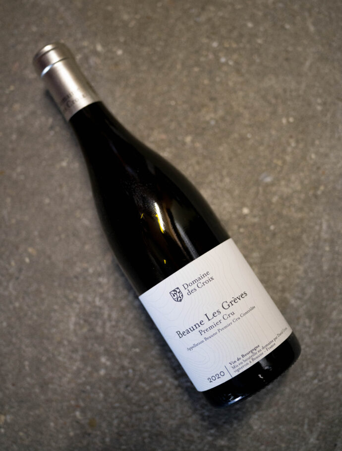 DOMAINE DES CROIX (ドメーヌ・デ・クロワ) CORTON-CHARLEMAGNE GRAND CRU 2020(コルトン・シャルルマーニュ グランクリュ 2020ヴィンテージ)DOMAINE DES CROIX (ドメーヌ・デ・クロワ) CORTON GRAND CRU LES GRÉVES 2020(コルトン グランクリュ レ・グレーヴ 2020ヴィンテージDOMAINE DES CROIX (ドメーヌ・デ・クロワ) BEAUNE 1ER CRU LES BRESSANDES 2020(ボーヌ プルミエ・クリュ レ・ブレッサンド 2020ヴィンテージ) FRANCE BORGOGNE フランス ブルゴーニュ BEAUNE ボーヌ
CHARDONNAY PINOT NOIR シャルドネ ピノノワール
わずか22歳で、150年近い歴史を誇る名門ネゴシアン、カミーユ・ジルーの
醸造長に抜擢され、現在ブルゴーニュ・ワインの次世代を担う重要生産者として大きく脚光を浴びる、ダヴィット・クロワのドメーヌ。畑は事実上ビオロジック。
「どの年に、どこで採れたブドウか、というエスプリが、飲んだ時に感じられるワインを生むこと。」選果の徹底し、収穫時に畑内での選果の後、さらにセラー内で2回、
選果を行う情熱を持つ。結果生まれるワインは、温かさ、古典的ニュアンス、洗練度の全てに高貴さをまとっている。 輸入元 ラシーヌ 浅井亮 名古屋特約流通
絶対的信頼関係 唯一無二 こだわり 高級専門店 飲食店 流通 配送 専門
(株)富屋酒店 かぶしきがいしゃ とみやさけてん カブシキガイシャ トミヤサケテン TOMIYA SAKETEN 愛知県名古屋市瑞穂区上坂町1-41-2 地酒屋 豊盃 HOUHAI ほうはい ホーハイ 三浦酒造 MIURASHUZO日高見 ひたかみ ヒタカミ HITAKAMI 平孝酒造 HIRAKOSHUZO 天の戸 アマノト あまのと AMANOTO 浅舞酒造ASAMAISHUZO 飛露喜 HIROKISHUZOHONTEN 廣木酒造本店 HIROK 大那 DAINA ダイナ だいな 菊の里酒造 KIKUNOSATOSHUZO 旭興 KYOKUKO きょくこう キョクコウ 渡邉酒造 WATANABESHUZO 仙禽 SENKIN せんきん センキン(株)せんきん SENKIN鶴齢 カクレイ かくれい KAKUREI 青木酒造 AOKISHUZO謙信 ケンシン けんしん KENSHIN池田屋酒造 IKEDAYASHUZO 白岳仙 HAKUGAKUSEN ハクガクセン はくがくせん 安本酒造 YASUMOTOSHUZO 群馬泉 グンマイズミ ぐんまいずみ 島岡酒造 SHIMAOKASHUZO 喜久醉 きくよい キクヨイKIKUYOI 青島酒造 AOSHIMASHUZO 長珍 ちょうちん チョウチン長珍酒造CHOCHINSHUZO みねたからみりん 峯寳 味醂 一子相伝 ミネタカラ いっしそうでん イッシソウデン 小笠原味醂 OGASAWARA MIRIN
瀧自慢 たきじまん タキジマン 瀧自慢酒造 TAKIZIMANSHUZO 田光 TABIKA 早川酒造 HAYAKAWASHUZO 作 ZAKU ざく ザク 清水清三郎商店 SHIMIZUSEIZABUROSHOTEN 篠峯 櫛羅 しのみね シノミネ くじら クジラ 千代酒造 CHIYOSHUZO 雑賀 さいか サイカ 九重雑賀 KOKONOESAIKA 紀土 鶴梅 無量山 きっど キッド KID ツルウメ つるうめ TURUUME ムリョウザン むりょうざん MURYOZAN 平和酒造 HEIWASHUZO 蒼空 そうくう ソウクウ SÔKÛ 藤岡酒造 HUJIOKASHUZO 宝剣 HOUKEN 宝剣酒造 ほうけんしゅぞう ホウケンシュゾウ HOKENSHUZO 清酒竹鶴 小笹屋竹鶴 せいしゅたけつる セイシュタケツル おささやたけつる オササヤタケツル 竹鶴酒造 TAKETURUSHUZO
石鎚 いしづち イシヅチ 石鎚酒造 ISHIDUCHISHUZO 土佐しらぎく とさしらぎく トサシラギク 仙頭酒造場 せんとうしゅぞうじょう SENDOSHUZOZYO
ブルゴーニュワイン BOURGOGNE ボルドーワイン BORDEAUXカリフォルニアワイン CALIFORNIA シャンパーニュ SHAMPAGNEアルザスワイン ALSACE ドイツワイン WEIN GERMAN WINE 専門店 ライカM11 ズミルックス50 レンズ 代表 上田豊二 きき酒師 焼酎アドバイザー シャンパーニュシュヴァリエ 堀田駅より徒歩10分 熱田神宮駅より徒歩10分
市バス 牛巻より徒歩3分 地下鉄堀田駅より徒歩15分 名古屋高速堀田出口より車で2分 牛巻交差点より徒歩5分 レトロ街並み 瓦屋根 裏道 大通りより二本入る CLASSIC CARクラッシックカー CLASSIC BIKE クラッシックバイク INTERIA インテリア FASHION ファッション MUSIC 音楽 LOVE SAKE SHOP 酒屋
センス クリエイト おたく MANIAマニア MOVIE 映画 CINEMA シネマ 2024年春オープン予定 いいねタウン瑞穂 iiNE マルシェ内 グランクレア瑞穂 いいねタウン瑞穂 愛知県名古屋市瑞穂区宝田町四丁目2番、3番2 春敲町三丁目23番1(地番) 魚太郎 UOTARO MIZUHO うおたろう ウオタロウ なごやみずほてん ナゴヤミズホテン 名古屋瑞穂店 車で1分 徒歩5分 丸明 瑞穂店 MARUAKI MIZUHO マルアキ ミズホテン まるあき みずほてん 徒歩10分 車3分 焼肉 美奈登 ヤキニクミナト やきにくみなと YAKINIKU MINATO 車で2分 徒歩10分 どての品川 DOTENO SHINAGAWA ドテノシナガワ どてのしながわ 車で30秒 徒歩1分昇福亭 SHOHUKUTEI しょうふくてい ショウフクテイ 街中華 マニア 大盛り 個性派 車で5分 徒歩15分 名店 近くにたくさんあり 堀田バンザイ 牛巻バンザイ 名古屋のへそ