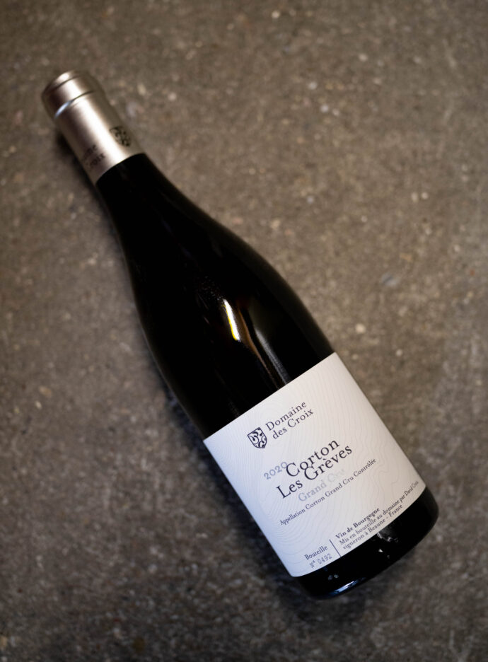 DOMAINE DES CROIX (ドメーヌ・デ・クロワ) CORTON-CHARLEMAGNE GRAND CRU 2020(コルトン・シャルルマーニュ グランクリュ 2020ヴィンテージ)DOMAINE DES CROIX (ドメーヌ・デ・クロワ) CORTON GRAND CRU LES GRÉVES 2020(コルトン グランクリュ レ・グレーヴ 2020ヴィンテージDOMAINE DES CROIX (ドメーヌ・デ・クロワ) BEAUNE 1ER CRU LES BRESSANDES 2020(ボーヌ プルミエ・クリュ レ・ブレッサンド 2020ヴィンテージ) FRANCE BORGOGNE フランス ブルゴーニュ BEAUNE ボーヌ
CHARDONNAY PINOT NOIR シャルドネ ピノノワール
わずか22歳で、150年近い歴史を誇る名門ネゴシアン、カミーユ・ジルーの
醸造長に抜擢され、現在ブルゴーニュ・ワインの次世代を担う重要生産者として大きく脚光を浴びる、ダヴィット・クロワのドメーヌ。畑は事実上ビオロジック。
「どの年に、どこで採れたブドウか、というエスプリが、飲んだ時に感じられるワインを生むこと。」選果の徹底し、収穫時に畑内での選果の後、さらにセラー内で2回、
選果を行う情熱を持つ。結果生まれるワインは、温かさ、古典的ニュアンス、洗練度の全てに高貴さをまとっている。 輸入元 ラシーヌ 浅井亮 名古屋特約流通
絶対的信頼関係 唯一無二 こだわり 高級専門店 飲食店 流通 配送 専門
(株)富屋酒店 かぶしきがいしゃ とみやさけてん カブシキガイシャ トミヤサケテン TOMIYA SAKETEN 愛知県名古屋市瑞穂区上坂町1-41-2 地酒屋 豊盃 HOUHAI ほうはい ホーハイ 三浦酒造 MIURASHUZO日高見 ひたかみ ヒタカミ HITAKAMI 平孝酒造 HIRAKOSHUZO 天の戸 アマノト あまのと AMANOTO 浅舞酒造ASAMAISHUZO 飛露喜 HIROKISHUZOHONTEN 廣木酒造本店 HIROK 大那 DAINA ダイナ だいな 菊の里酒造 KIKUNOSATOSHUZO 旭興 KYOKUKO きょくこう キョクコウ 渡邉酒造 WATANABESHUZO 仙禽 SENKIN せんきん センキン(株)せんきん SENKIN鶴齢 カクレイ かくれい KAKUREI 青木酒造 AOKISHUZO謙信 ケンシン けんしん KENSHIN池田屋酒造 IKEDAYASHUZO 白岳仙 HAKUGAKUSEN ハクガクセン はくがくせん 安本酒造 YASUMOTOSHUZO 群馬泉 グンマイズミ ぐんまいずみ 島岡酒造 SHIMAOKASHUZO 喜久醉 きくよい キクヨイKIKUYOI 青島酒造 AOSHIMASHUZO 長珍 ちょうちん チョウチン長珍酒造CHOCHINSHUZO みねたからみりん 峯寳 味醂 一子相伝 ミネタカラ いっしそうでん イッシソウデン 小笠原味醂 OGASAWARA MIRIN
瀧自慢 たきじまん タキジマン 瀧自慢酒造 TAKIZIMANSHUZO 田光 TABIKA 早川酒造 HAYAKAWASHUZO 作 ZAKU ざく ザク 清水清三郎商店 SHIMIZUSEIZABUROSHOTEN 篠峯 櫛羅 しのみね シノミネ くじら クジラ 千代酒造 CHIYOSHUZO 雑賀 さいか サイカ 九重雑賀 KOKONOESAIKA 紀土 鶴梅 無量山 きっど キッド KID ツルウメ つるうめ TURUUME ムリョウザン むりょうざん MURYOZAN 平和酒造 HEIWASHUZO 蒼空 そうくう ソウクウ SÔKÛ 藤岡酒造 HUJIOKASHUZO 宝剣 HOUKEN 宝剣酒造 ほうけんしゅぞう ホウケンシュゾウ HOKENSHUZO 清酒竹鶴 小笹屋竹鶴 せいしゅたけつる セイシュタケツル おささやたけつる オササヤタケツル 竹鶴酒造 TAKETURUSHUZO
石鎚 いしづち イシヅチ 石鎚酒造 ISHIDUCHISHUZO 土佐しらぎく とさしらぎく トサシラギク 仙頭酒造場 せんとうしゅぞうじょう SENDOSHUZOZYO
ブルゴーニュワイン BOURGOGNE ボルドーワイン BORDEAUXカリフォルニアワイン CALIFORNIA シャンパーニュ SHAMPAGNEアルザスワイン ALSACE ドイツワイン WEIN GERMAN WINE 専門店 ライカM11 ズミルックス50 レンズ 代表 上田豊二 きき酒師 焼酎アドバイザー シャンパーニュシュヴァリエ 堀田駅より徒歩10分 熱田神宮駅より徒歩10分
市バス 牛巻より徒歩3分 地下鉄堀田駅より徒歩15分 名古屋高速堀田出口より車で2分 牛巻交差点より徒歩5分 レトロ街並み 瓦屋根 裏道 大通りより二本入る CLASSIC CARクラッシックカー CLASSIC BIKE クラッシックバイク INTERIA インテリア FASHION ファッション MUSIC 音楽 LOVE SAKE SHOP 酒屋
センス クリエイト おたく MANIAマニア MOVIE 映画 CINEMA シネマ 2024年春オープン予定 いいねタウン瑞穂 iiNE マルシェ内 グランクレア瑞穂 いいねタウン瑞穂 愛知県名古屋市瑞穂区宝田町四丁目2番、3番2 春敲町三丁目23番1(地番) 魚太郎 UOTARO MIZUHO うおたろう ウオタロウ なごやみずほてん ナゴヤミズホテン 名古屋瑞穂店 車で1分 徒歩5分 丸明 瑞穂店 MARUAKI MIZUHO マルアキ ミズホテン まるあき みずほてん 徒歩10分 車3分 焼肉 美奈登 ヤキニクミナト やきにくみなと YAKINIKU MINATO 車で2分 徒歩10分 どての品川 DOTENO SHINAGAWA ドテノシナガワ どてのしながわ 車で30秒 徒歩1分昇福亭 SHOHUKUTEI しょうふくてい ショウフクテイ 街中華 マニア 大盛り 個性派 車で5分 徒歩15分 名店 近くにたくさんあり 堀田バンザイ 牛巻バンザイ 名古屋のへそ