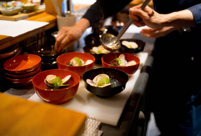 日本酒と旬菜 那古野 けのひ にほんしゅとしゅんさい なごの けのひ ニホンシュトシュンサイ ナゴノ ケノヒ NIHONSHYU TO SYUNSAI NAGONO KENOHI 愛知県名古屋市西区那古野1-17-17　国際センター 2026年3月7日（土） 「カラクチの日本酒」の会 
（株）富屋酒店 かぶしきがいしゃ とみやさけてん カブシキガイシャ　トミヤサケテン TOMIYA SAKETEN 　愛知県名古屋市瑞穂区上坂町1-41-2　地酒屋　豊盃　HOUHAI ほうはい　ホーハイ　三浦酒造  MIURASHUZO日高見　ひたかみ　ヒタカミ HITAKAMI  平孝酒造　HIRAKOSHUZO 天の戸 アマノト　あまのと　AMANOTO　浅舞酒造ASAMAISHUZO　飛露喜 HIROKISHUZOHONTEN　廣木酒造本店　HIROK　大那 DAINA　ダイナ　だいな　菊の里酒造　KIKUNOSATOSHUZO　旭興　KYOKUKO　きょくこう　キョクコウ　渡邉酒造　WATANABESHUZO　仙禽 SENKIN　せんきん　センキン（株）せんきん SENKIN鶴齢　カクレイ　かくれい KAKUREI　青木酒造　AOKISHUZO謙信 ケンシン　けんしん KENSHIN池田屋酒造 IKEDAYASHUZO 白岳仙 HAKUGAKUSEN　ハクガクセン　はくがくせん　安本酒造 YASUMOTOSHUZO 群馬泉 グンマイズミ　ぐんまいずみ 島岡酒造 SHIMAOKASHUZO  喜久醉 きくよい キクヨイKIKUYOI 青島酒造 AOSHIMASHUZO 長珍 ちょうちん　チョウチン長珍酒造CHOCHINSHUZO　みねたからみりん　峯寳 味醂　一子相伝 ミネタカラ　いっしそうでん　イッシソウデン　小笠原味醂 OGASAWARA MIRIN

瀧自慢　たきじまん　タキジマン　瀧自慢酒造　TAKIZIMANSHUZO　田光　TABIKA 早川酒造  HAYAKAWASHUZO　作　ZAKU ざく ザク 清水清三郎商店 SHIMIZUSEIZABUROSHOTEN  篠峯　櫛羅　しのみね　シノミネ　くじら　クジラ　千代酒造　CHIYOSHUZO　雑賀　さいか　サイカ　九重雑賀  KOKONOESAIKA　紀土　鶴梅　無量山　きっど　キッド　KID 　ツルウメ　つるうめ　TURUUME　ムリョウザン　むりょうざん　MURYOZAN　平和酒造　HEIWASHUZO　蒼空　そうくう　ソウクウ　SÔKÛ　藤岡酒造　HUJIOKASHUZO 　宝剣　HOUKEN  宝剣酒造　ほうけんしゅぞう　ホウケンシュゾウ　HOKENSHUZO　清酒竹鶴　小笹屋竹鶴　せいしゅたけつる　セイシュタケツル　おささやたけつる　オササヤタケツル　竹鶴酒造　TAKETURUSHUZO
石鎚　いしづち　イシヅチ　石鎚酒造　ISHIDUCHISHUZO　土佐しらぎく　とさしらぎく　トサシラギク　仙頭酒造場　せんとうしゅぞうじょう　SENDOSHUZOZYO
　
 ブルゴーニュワイン　BOURGOGNE  ボルドーワイン　BORDEAUXカリフォルニアワイン CALIFORNIA  シャンパーニュ  SHAMPAGNEアルザスワイン ALSACE ドイツワイン WEIN GERMAN WINE 専門店　ライカM11　ズミルックス50　レンズ　代表　上田豊二　　きき酒師　焼酎アドバイザー　シャンパーニュシュヴァリエ　堀田駅より徒歩10分　熱田神宮駅より徒歩10分
市バス　牛巻より徒歩３分　地下鉄堀田駅より徒歩１５分　名古屋高速堀田出口より車で２分　牛巻交差点より徒歩５分　レトロ街並み　瓦屋根　裏道　大通りより二本入る　CLASSIC CARクラッシックカー CLASSIC BIKE　クラッシックバイク INTERIA　インテリア　　FASHION　ファッション　MUSIC　音楽　LOVE　SAKE SHOP　酒屋
センス　クリエイト　おたく　　MANIAマニア MOVIE　映画　CINEMA シネマ　2024年春オープン予定 いいねタウン瑞穂 iiNE マルシェ内　グランクレア瑞穂 いいねタウン瑞穂  愛知県名古屋市瑞穂区宝田町四丁目2番、3番2　春敲町三丁目23番1（地番） 魚太郎　UOTARO MIZUHO うおたろう　ウオタロウ　なごやみずほてん　ナゴヤミズホテン　 名古屋瑞穂店  車で1分　徒歩5分　丸明 瑞穂店  MARUAKI MIZUHO　マルアキ ミズホテン　まるあき みずほてん　 徒歩10分　車3分　焼肉 美奈登  ヤキニクミナト　やきにくみなと YAKINIKU MINATO 車で2分　徒歩10分  どての品川　DOTENO SHINAGAWA　ドテノシナガワ　どてのしながわ　車で30秒　徒歩1分昇福亭　SHOHUKUTEI しょうふくてい　ショウフクテイ 街中華　マニア　大盛り　個性派  車で5分　徒歩15分  名店 近くにたくさんあり　堀田バンザイ　牛巻バンザイ　名古屋のへそ


