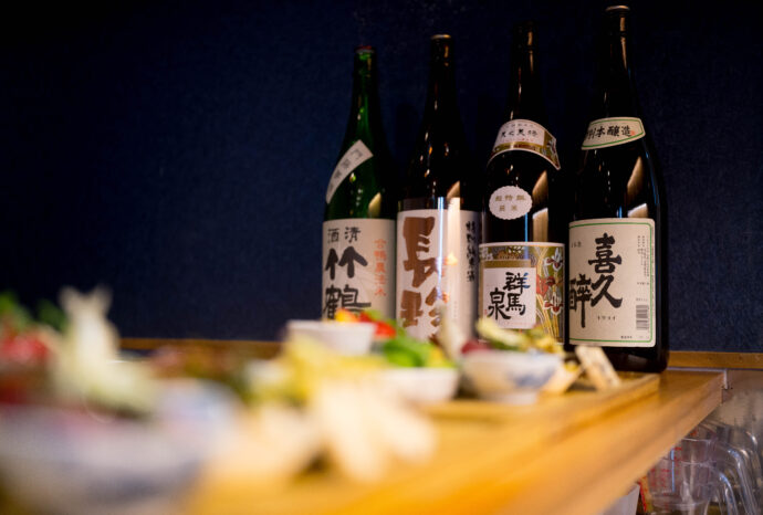 日本酒と旬菜 那古野 けのひ にほんしゅとしゅんさい なごの けのひ ニホンシュトシュンサイ ナゴノ ケノヒ NIHONSHYU TO SYUNSAI NAGONO KENOHI 愛知県名古屋市西区那古野1-17-17　国際センター 2026年3月7日（土） 「カラクチの日本酒」の会 
（株）富屋酒店 かぶしきがいしゃ とみやさけてん カブシキガイシャ　トミヤサケテン TOMIYA SAKETEN 　愛知県名古屋市瑞穂区上坂町1-41-2　地酒屋　豊盃　HOUHAI ほうはい　ホーハイ　三浦酒造  MIURASHUZO日高見　ひたかみ　ヒタカミ HITAKAMI  平孝酒造　HIRAKOSHUZO 天の戸 アマノト　あまのと　AMANOTO　浅舞酒造ASAMAISHUZO　飛露喜 HIROKISHUZOHONTEN　廣木酒造本店　HIROK　大那 DAINA　ダイナ　だいな　菊の里酒造　KIKUNOSATOSHUZO　旭興　KYOKUKO　きょくこう　キョクコウ　渡邉酒造　WATANABESHUZO　仙禽 SENKIN　せんきん　センキン（株）せんきん SENKIN鶴齢　カクレイ　かくれい KAKUREI　青木酒造　AOKISHUZO謙信 ケンシン　けんしん KENSHIN池田屋酒造 IKEDAYASHUZO 白岳仙 HAKUGAKUSEN　ハクガクセン　はくがくせん　安本酒造 YASUMOTOSHUZO 群馬泉 グンマイズミ　ぐんまいずみ 島岡酒造 SHIMAOKASHUZO  喜久醉 きくよい キクヨイKIKUYOI 青島酒造 AOSHIMASHUZO 長珍 ちょうちん　チョウチン長珍酒造CHOCHINSHUZO　みねたからみりん　峯寳 味醂　一子相伝 ミネタカラ　いっしそうでん　イッシソウデン　小笠原味醂 OGASAWARA MIRIN

瀧自慢　たきじまん　タキジマン　瀧自慢酒造　TAKIZIMANSHUZO　田光　TABIKA 早川酒造  HAYAKAWASHUZO　作　ZAKU ざく ザク 清水清三郎商店 SHIMIZUSEIZABUROSHOTEN  篠峯　櫛羅　しのみね　シノミネ　くじら　クジラ　千代酒造　CHIYOSHUZO　雑賀　さいか　サイカ　九重雑賀  KOKONOESAIKA　紀土　鶴梅　無量山　きっど　キッド　KID 　ツルウメ　つるうめ　TURUUME　ムリョウザン　むりょうざん　MURYOZAN　平和酒造　HEIWASHUZO　蒼空　そうくう　ソウクウ　SÔKÛ　藤岡酒造　HUJIOKASHUZO 　宝剣　HOUKEN  宝剣酒造　ほうけんしゅぞう　ホウケンシュゾウ　HOKENSHUZO　清酒竹鶴　小笹屋竹鶴　せいしゅたけつる　セイシュタケツル　おささやたけつる　オササヤタケツル　竹鶴酒造　TAKETURUSHUZO
石鎚　いしづち　イシヅチ　石鎚酒造　ISHIDUCHISHUZO　土佐しらぎく　とさしらぎく　トサシラギク　仙頭酒造場　せんとうしゅぞうじょう　SENDOSHUZOZYO
　
 ブルゴーニュワイン　BOURGOGNE  ボルドーワイン　BORDEAUXカリフォルニアワイン CALIFORNIA  シャンパーニュ  SHAMPAGNEアルザスワイン ALSACE ドイツワイン WEIN GERMAN WINE 専門店　ライカM11　ズミルックス50　レンズ　代表　上田豊二　　きき酒師　焼酎アドバイザー　シャンパーニュシュヴァリエ　堀田駅より徒歩10分　熱田神宮駅より徒歩10分
市バス　牛巻より徒歩３分　地下鉄堀田駅より徒歩１５分　名古屋高速堀田出口より車で２分　牛巻交差点より徒歩５分　レトロ街並み　瓦屋根　裏道　大通りより二本入る　CLASSIC CARクラッシックカー CLASSIC BIKE　クラッシックバイク INTERIA　インテリア　　FASHION　ファッション　MUSIC　音楽　LOVE　SAKE SHOP　酒屋
センス　クリエイト　おたく　　MANIAマニア MOVIE　映画　CINEMA シネマ　2024年春オープン予定 いいねタウン瑞穂 iiNE マルシェ内　グランクレア瑞穂 いいねタウン瑞穂  愛知県名古屋市瑞穂区宝田町四丁目2番、3番2　春敲町三丁目23番1（地番） 魚太郎　UOTARO MIZUHO うおたろう　ウオタロウ　なごやみずほてん　ナゴヤミズホテン　 名古屋瑞穂店  車で1分　徒歩5分　丸明 瑞穂店  MARUAKI MIZUHO　マルアキ ミズホテン　まるあき みずほてん　 徒歩10分　車3分　焼肉 美奈登  ヤキニクミナト　やきにくみなと YAKINIKU MINATO 車で2分　徒歩10分  どての品川　DOTENO SHINAGAWA　ドテノシナガワ　どてのしながわ　車で30秒　徒歩1分昇福亭　SHOHUKUTEI しょうふくてい　ショウフクテイ 街中華　マニア　大盛り　個性派  車で5分　徒歩15分  名店 近くにたくさんあり　堀田バンザイ　牛巻バンザイ　名古屋のへそ


