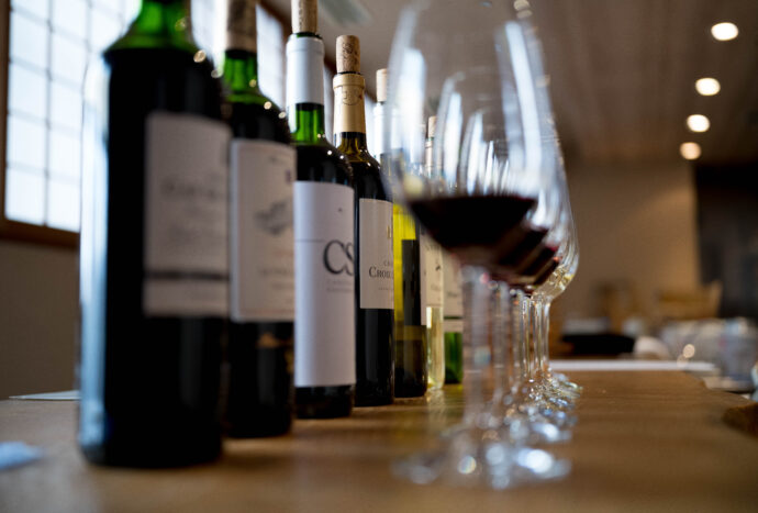 REACH OUT 株式会社 リーチアウト カブシキガイシャ りーちあうと かぶしきがいしゃ 代表取締役 島田貴紀 ボルドーワイン専門輸入元  （株）富屋酒店 かぶしきがいしゃ とみやさけてん カブシキガイシャ　トミヤサケテン TOMIYA SAKETEN 　愛知県名古屋市瑞穂区上坂町1-41-2　地酒屋　豊盃　HOUHAI ほうはい　ホーハイ　三浦酒造  MIURASHUZO日高見　ひたかみ　ヒタカミ HITAKAMI  平孝酒造　HIRAKOSHUZO 天の戸 アマノト　あまのと　AMANOTO　浅舞酒造ASAMAISHUZO　飛露喜 HIROKISHUZOHONTEN　廣木酒造本店　HIROK　大那 DAINA　ダイナ　だいな　菊の里酒造　KIKUNOSATOSHUZO　旭興　KYOKUKO　きょくこう　キョクコウ　渡邉酒造　WATANABESHUZO　仙禽 SENKIN　せんきん　センキン（株）せんきん SENKIN鶴齢　カクレイ　かくれい KAKUREI　青木酒造　AOKISHUZO謙信 ケンシン　けんしん KENSHIN池田屋酒造 IKEDAYASHUZO 白岳仙 HAKUGAKUSEN　ハクガクセン　はくがくせん　安本酒造 YASUMOTOSHUZO 群馬泉 グンマイズミ　ぐんまいずみ 島岡酒造 SHIMAOKASHUZO  喜久醉 きくよい キクヨイKIKUYOI 青島酒造 AOSHIMASHUZO 長珍 ちょうちん　チョウチン長珍酒造CHOCHINSHUZO　みねたからみりん　峯寳 味醂　一子相伝 ミネタカラ　いっしそうでん　イッシソウデン　小笠原味醂 OGASAWARA MIRIN

瀧自慢　たきじまん　タキジマン　瀧自慢酒造　TAKIZIMANSHUZO　田光　TABIKA 早川酒造  HAYAKAWASHUZO　作　ZAKU ざく ザク 清水清三郎商店 SHIMIZUSEIZABUROSHOTEN  篠峯　櫛羅　しのみね　シノミネ　くじら　クジラ　千代酒造　CHIYOSHUZO　雑賀　さいか　サイカ　九重雑賀  KOKONOESAIKA　紀土　鶴梅　無量山　きっど　キッド　KID 　ツルウメ　つるうめ　TURUUME　ムリョウザン　むりょうざん　MURYOZAN　平和酒造　HEIWASHUZO　蒼空　そうくう　ソウクウ　SÔKÛ　藤岡酒造　HUJIOKASHUZO 　宝剣　HOUKEN  宝剣酒造　ほうけんしゅぞう　ホウケンシュゾウ　HOKENSHUZO　清酒竹鶴　小笹屋竹鶴　せいしゅたけつる　セイシュタケツル　おささやたけつる　オササヤタケツル　竹鶴酒造　TAKETURUSHUZO
石鎚　いしづち　イシヅチ　石鎚酒造　ISHIDUCHISHUZO　土佐しらぎく　とさしらぎく　トサシラギク　仙頭酒造場　せんとうしゅぞうじょう　SENDOSHUZOZYO
　
 ブルゴーニュワイン　BOURGOGNE  ボルドーワイン　BORDEAUXカリフォルニアワイン CALIFORNIA  シャンパーニュ  SHAMPAGNEアルザスワイン ALSACE ドイツワイン WEIN GERMAN WINE 専門店　ライカM11　ズミルックス50　レンズ　代表　上田豊二　　きき酒師　焼酎アドバイザー　シャンパーニュシュヴァリエ　堀田駅より徒歩10分　熱田神宮駅より徒歩10分
市バス　牛巻より徒歩３分　地下鉄堀田駅より徒歩１５分　名古屋高速堀田出口より車で２分　牛巻交差点より徒歩５分　レトロ街並み　瓦屋根　裏道　大通りより二本入る　CLASSIC CARクラッシックカー CLASSIC BIKE　クラッシックバイク INTERIA　インテリア　　FASHION　ファッション　MUSIC　音楽　LOVE　SAKE SHOP　酒屋
センス　クリエイト　おたく　　MANIAマニア MOVIE　映画　CINEMA シネマ　2024年春オープン予定 いいねタウン瑞穂 iiNE マルシェ内　グランクレア瑞穂 いいねタウン瑞穂  愛知県名古屋市瑞穂区宝田町四丁目2番、3番2　春敲町三丁目23番1（地番） 魚太郎　UOTARO MIZUHO うおたろう　ウオタロウ　なごやみずほてん　ナゴヤミズホテン　 名古屋瑞穂店  車で1分　徒歩5分　丸明 瑞穂店  MARUAKI MIZUHO　マルアキ ミズホテン　まるあき みずほてん　 徒歩10分　車3分　焼肉 美奈登  ヤキニクミナト　やきにくみなと YAKINIKU MINATO 車で2分　徒歩10分  どての品川　DOTENO SHINAGAWA　ドテノシナガワ　どてのしながわ　車で30秒　徒歩1分昇福亭　SHOHUKUTEI しょうふくてい　ショウフクテイ 街中華　マニア　大盛り　個性派  車で5分　徒歩15分  名店 近くにたくさんあり　堀田バンザイ　牛巻バンザイ　名古屋のへそ

