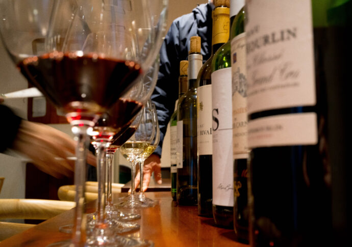 REACH OUT 株式会社 リーチアウト カブシキガイシャ りーちあうと かぶしきがいしゃ 代表取締役 島田貴紀 ボルドーワイン専門輸入元  （株）富屋酒店 かぶしきがいしゃ とみやさけてん カブシキガイシャ　トミヤサケテン TOMIYA SAKETEN 　愛知県名古屋市瑞穂区上坂町1-41-2　地酒屋　豊盃　HOUHAI ほうはい　ホーハイ　三浦酒造  MIURASHUZO日高見　ひたかみ　ヒタカミ HITAKAMI  平孝酒造　HIRAKOSHUZO 天の戸 アマノト　あまのと　AMANOTO　浅舞酒造ASAMAISHUZO　飛露喜 HIROKISHUZOHONTEN　廣木酒造本店　HIROK　大那 DAINA　ダイナ　だいな　菊の里酒造　KIKUNOSATOSHUZO　旭興　KYOKUKO　きょくこう　キョクコウ　渡邉酒造　WATANABESHUZO　仙禽 SENKIN　せんきん　センキン（株）せんきん SENKIN鶴齢　カクレイ　かくれい KAKUREI　青木酒造　AOKISHUZO謙信 ケンシン　けんしん KENSHIN池田屋酒造 IKEDAYASHUZO 白岳仙 HAKUGAKUSEN　ハクガクセン　はくがくせん　安本酒造 YASUMOTOSHUZO 群馬泉 グンマイズミ　ぐんまいずみ 島岡酒造 SHIMAOKASHUZO  喜久醉 きくよい キクヨイKIKUYOI 青島酒造 AOSHIMASHUZO 長珍 ちょうちん　チョウチン長珍酒造CHOCHINSHUZO　みねたからみりん　峯寳 味醂　一子相伝 ミネタカラ　いっしそうでん　イッシソウデン　小笠原味醂 OGASAWARA MIRIN

瀧自慢　たきじまん　タキジマン　瀧自慢酒造　TAKIZIMANSHUZO　田光　TABIKA 早川酒造  HAYAKAWASHUZO　作　ZAKU ざく ザク 清水清三郎商店 SHIMIZUSEIZABUROSHOTEN  篠峯　櫛羅　しのみね　シノミネ　くじら　クジラ　千代酒造　CHIYOSHUZO　雑賀　さいか　サイカ　九重雑賀  KOKONOESAIKA　紀土　鶴梅　無量山　きっど　キッド　KID 　ツルウメ　つるうめ　TURUUME　ムリョウザン　むりょうざん　MURYOZAN　平和酒造　HEIWASHUZO　蒼空　そうくう　ソウクウ　SÔKÛ　藤岡酒造　HUJIOKASHUZO 　宝剣　HOUKEN  宝剣酒造　ほうけんしゅぞう　ホウケンシュゾウ　HOKENSHUZO　清酒竹鶴　小笹屋竹鶴　せいしゅたけつる　セイシュタケツル　おささやたけつる　オササヤタケツル　竹鶴酒造　TAKETURUSHUZO
石鎚　いしづち　イシヅチ　石鎚酒造　ISHIDUCHISHUZO　土佐しらぎく　とさしらぎく　トサシラギク　仙頭酒造場　せんとうしゅぞうじょう　SENDOSHUZOZYO
　
 ブルゴーニュワイン　BOURGOGNE  ボルドーワイン　BORDEAUXカリフォルニアワイン CALIFORNIA  シャンパーニュ  SHAMPAGNEアルザスワイン ALSACE ドイツワイン WEIN GERMAN WINE 専門店　ライカM11　ズミルックス50　レンズ　代表　上田豊二　　きき酒師　焼酎アドバイザー　シャンパーニュシュヴァリエ　堀田駅より徒歩10分　熱田神宮駅より徒歩10分
市バス　牛巻より徒歩３分　地下鉄堀田駅より徒歩１５分　名古屋高速堀田出口より車で２分　牛巻交差点より徒歩５分　レトロ街並み　瓦屋根　裏道　大通りより二本入る　CLASSIC CARクラッシックカー CLASSIC BIKE　クラッシックバイク INTERIA　インテリア　　FASHION　ファッション　MUSIC　音楽　LOVE　SAKE SHOP　酒屋
センス　クリエイト　おたく　　MANIAマニア MOVIE　映画　CINEMA シネマ　2024年春オープン予定 いいねタウン瑞穂 iiNE マルシェ内　グランクレア瑞穂 いいねタウン瑞穂  愛知県名古屋市瑞穂区宝田町四丁目2番、3番2　春敲町三丁目23番1（地番） 魚太郎　UOTARO MIZUHO うおたろう　ウオタロウ　なごやみずほてん　ナゴヤミズホテン　 名古屋瑞穂店  車で1分　徒歩5分　丸明 瑞穂店  MARUAKI MIZUHO　マルアキ ミズホテン　まるあき みずほてん　 徒歩10分　車3分　焼肉 美奈登  ヤキニクミナト　やきにくみなと YAKINIKU MINATO 車で2分　徒歩10分  どての品川　DOTENO SHINAGAWA　ドテノシナガワ　どてのしながわ　車で30秒　徒歩1分昇福亭　SHOHUKUTEI しょうふくてい　ショウフクテイ 街中華　マニア　大盛り　個性派  車で5分　徒歩15分  名店 近くにたくさんあり　堀田バンザイ　牛巻バンザイ　名古屋のへそ

