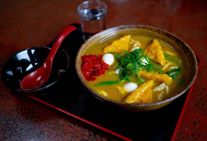 勢川本店  愛知県豊橋市松原町3-88  せがわほんてん セガワホンテン SEGAWAHONTEN 名物豊橋カレーうどん TOYOHASHI CURRY UDON  （株）富屋酒店 かぶしきがいしゃ とみやさけてん カブシキガイシャ　トミヤサケテン TOMIYA SAKETEN 　愛知県名古屋市瑞穂区上坂町1-41-2　地酒屋　豊盃　HOUHAI ほうはい　ホーハイ　三浦酒造  MIURASHUZO日高見　ひたかみ　ヒタカミ HITAKAMI  平孝酒造　HIRAKOSHUZO 天の戸 アマノト　あまのと　AMANOTO　浅舞酒造ASAMAISHUZO　飛露喜 HIROKISHUZOHONTEN　廣木酒造本店　HIROK　大那 DAINA　ダイナ　だいな　菊の里酒造　KIKUNOSATOSHUZO　旭興　KYOKUKO　きょくこう　キョクコウ　渡邉酒造　WATANABESHUZO　仙禽 SENKIN　せんきん　センキン（株）せんきん SENKIN鶴齢　カクレイ　かくれい KAKUREI　青木酒造　AOKISHUZO謙信 ケンシン　けんしん KENSHIN池田屋酒造 IKEDAYASHUZO 白岳仙 HAKUGAKUSEN　ハクガクセン　はくがくせん　安本酒造 YASUMOTOSHUZO 群馬泉 グンマイズミ　ぐんまいずみ 島岡酒造 SHIMAOKASHUZO  喜久醉 きくよい キクヨイKIKUYOI 青島酒造 AOSHIMASHUZO 長珍 ちょうちん　チョウチン長珍酒造CHOCHINSHUZO　みねたからみりん　峯寳 味醂　一子相伝 ミネタカラ　いっしそうでん　イッシソウデン　小笠原味醂 OGASAWARA MIRIN

瀧自慢　たきじまん　タキジマン　瀧自慢酒造　TAKIZIMANSHUZO　田光　TABIKA 早川酒造  HAYAKAWASHUZO　作　ZAKU ざく ザク 清水清三郎商店 SHIMIZUSEIZABUROSHOTEN  篠峯　櫛羅　しのみね　シノミネ　くじら　クジラ　千代酒造　CHIYOSHUZO　雑賀　さいか　サイカ　九重雑賀  KOKONOESAIKA　紀土　鶴梅　無量山　きっど　キッド　KID 　ツルウメ　つるうめ　TURUUME　ムリョウザン　むりょうざん　MURYOZAN　平和酒造　HEIWASHUZO　蒼空　そうくう　ソウクウ　SÔKÛ　藤岡酒造　HUJIOKASHUZO 　宝剣　HOUKEN  宝剣酒造　ほうけんしゅぞう　ホウケンシュゾウ　HOKENSHUZO　清酒竹鶴　小笹屋竹鶴　せいしゅたけつる　セイシュタケツル　おささやたけつる　オササヤタケツル　竹鶴酒造　TAKETURUSHUZO
石鎚　いしづち　イシヅチ　石鎚酒造　ISHIDUCHISHUZO　土佐しらぎく　とさしらぎく　トサシラギク　仙頭酒造場　せんとうしゅぞうじょう　SENDOSHUZOZYO
　
 ブルゴーニュワイン　BOURGOGNE  ボルドーワイン　BORDEAUXカリフォルニアワイン CALIFORNIA  シャンパーニュ  SHAMPAGNEアルザスワイン ALSACE ドイツワイン WEIN GERMAN WINE 専門店　ライカM11　ズミルックス50　レンズ　代表　上田豊二　　きき酒師　焼酎アドバイザー　シャンパーニュシュヴァリエ　堀田駅より徒歩10分　熱田神宮駅より徒歩10分
市バス　牛巻より徒歩３分　地下鉄堀田駅より徒歩１５分　名古屋高速堀田出口より車で２分　牛巻交差点より徒歩５分　レトロ街並み　瓦屋根　裏道　大通りより二本入る　CLASSIC CARクラッシックカー CLASSIC BIKE　クラッシックバイク INTERIA　インテリア　　FASHION　ファッション　MUSIC　音楽　LOVE　SAKE SHOP　酒屋
センス　クリエイト　おたく　　MANIAマニア MOVIE　映画　CINEMA シネマ　2024年春オープン予定 いいねタウン瑞穂 iiNE マルシェ内　グランクレア瑞穂 いいねタウン瑞穂  愛知県名古屋市瑞穂区宝田町四丁目2番、3番2　春敲町三丁目23番1（地番） 魚太郎　UOTARO MIZUHO うおたろう　ウオタロウ　なごやみずほてん　ナゴヤミズホテン　 名古屋瑞穂店  車で1分　徒歩5分　丸明 瑞穂店  MARUAKI MIZUHO　マルアキ ミズホテン　まるあき みずほてん　 徒歩10分　車3分　焼肉 美奈登  ヤキニクミナト　やきにくみなと YAKINIKU MINATO 車で2分　徒歩10分  どての品川　DOTENO SHINAGAWA　ドテノシナガワ　どてのしながわ　車で30秒　徒歩1分昇福亭　SHOHUKUTEI しょうふくてい　ショウフクテイ 街中華　マニア　大盛り　個性派  車で5分　徒歩15分  名店 近くにたくさんあり　堀田バンザイ　牛巻バンザイ　名古屋のへそ

