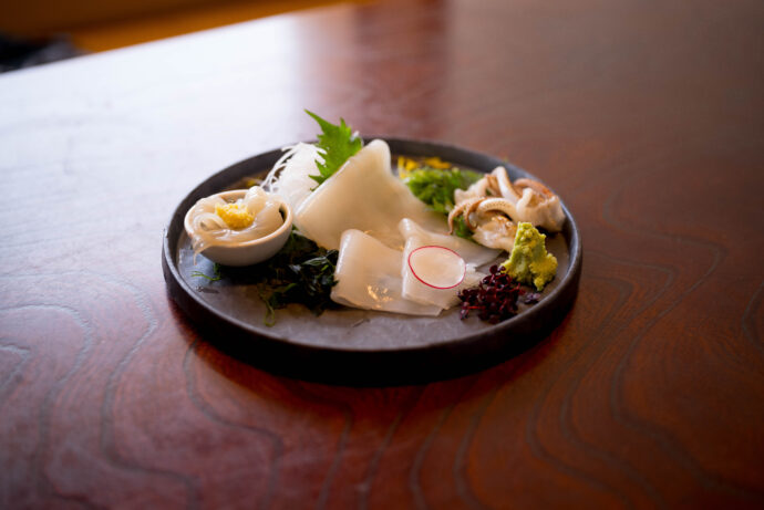 弁天島 山本亭 べんてんじま やまもとてい ベンテンジマ ヤマモトテイ BENTENZIMA YAMAMOTOTEI 静岡県浜松市中央区舞阪町弁天島3212-3  （株）富屋酒店 かぶしきがいしゃ とみやさけてん カブシキガイシャ　トミヤサケテン TOMIYA SAKETEN 　愛知県名古屋市瑞穂区上坂町1-41-2　地酒屋　豊盃　HOUHAI ほうはい　ホーハイ　三浦酒造  MIURASHUZO日高見　ひたかみ　ヒタカミ HITAKAMI  平孝酒造　HIRAKOSHUZO 天の戸 アマノト　あまのと　AMANOTO　浅舞酒造ASAMAISHUZO　飛露喜 HIROKISHUZOHONTEN　廣木酒造本店　HIROK　大那 DAINA　ダイナ　だいな　菊の里酒造　KIKUNOSATOSHUZO　旭興　KYOKUKO　きょくこう　キョクコウ　渡邉酒造　WATANABESHUZO　仙禽 SENKIN　せんきん　センキン（株）せんきん SENKIN鶴齢　カクレイ　かくれい KAKUREI　青木酒造　AOKISHUZO謙信 ケンシン　けんしん KENSHIN池田屋酒造 IKEDAYASHUZO 白岳仙 HAKUGAKUSEN　ハクガクセン　はくがくせん　安本酒造 YASUMOTOSHUZO 群馬泉 グンマイズミ　ぐんまいずみ 島岡酒造 SHIMAOKASHUZO  喜久醉 きくよい キクヨイKIKUYOI 青島酒造 AOSHIMASHUZO 長珍 ちょうちん　チョウチン長珍酒造CHOCHINSHUZO　みねたからみりん　峯寳 味醂　一子相伝 ミネタカラ　いっしそうでん　イッシソウデン　小笠原味醂 OGASAWARA MIRIN

瀧自慢　たきじまん　タキジマン　瀧自慢酒造　TAKIZIMANSHUZO　田光　TABIKA 早川酒造  HAYAKAWASHUZO　作　ZAKU ざく ザク 清水清三郎商店 SHIMIZUSEIZABUROSHOTEN  篠峯　櫛羅　しのみね　シノミネ　くじら　クジラ　千代酒造　CHIYOSHUZO　雑賀　さいか　サイカ　九重雑賀  KOKONOESAIKA　紀土　鶴梅　無量山　きっど　キッド　KID 　ツルウメ　つるうめ　TURUUME　ムリョウザン　むりょうざん　MURYOZAN　平和酒造　HEIWASHUZO　蒼空　そうくう　ソウクウ　SÔKÛ　藤岡酒造　HUJIOKASHUZO 　宝剣　HOUKEN  宝剣酒造　ほうけんしゅぞう　ホウケンシュゾウ　HOKENSHUZO　清酒竹鶴　小笹屋竹鶴　せいしゅたけつる　セイシュタケツル　おささやたけつる　オササヤタケツル　竹鶴酒造　TAKETURUSHUZO
石鎚　いしづち　イシヅチ　石鎚酒造　ISHIDUCHISHUZO　土佐しらぎく　とさしらぎく　トサシラギク　仙頭酒造場　せんとうしゅぞうじょう　SENDOSHUZOZYO
　
 ブルゴーニュワイン　BOURGOGNE  ボルドーワイン　BORDEAUXカリフォルニアワイン CALIFORNIA  シャンパーニュ  SHAMPAGNEアルザスワイン ALSACE ドイツワイン WEIN GERMAN WINE 専門店　ライカM11　ズミルックス50　レンズ　代表　上田豊二　　きき酒師　焼酎アドバイザー　シャンパーニュシュヴァリエ　堀田駅より徒歩10分　熱田神宮駅より徒歩10分
市バス　牛巻より徒歩３分　地下鉄堀田駅より徒歩１５分　名古屋高速堀田出口より車で２分　牛巻交差点より徒歩５分　レトロ街並み　瓦屋根　裏道　大通りより二本入る　CLASSIC CARクラッシックカー CLASSIC BIKE　クラッシックバイク INTERIA　インテリア　　FASHION　ファッション　MUSIC　音楽　LOVE　SAKE SHOP　酒屋
センス　クリエイト　おたく　　MANIAマニア MOVIE　映画　CINEMA シネマ　2024年春オープン予定 いいねタウン瑞穂 iiNE マルシェ内　グランクレア瑞穂 いいねタウン瑞穂  愛知県名古屋市瑞穂区宝田町四丁目2番、3番2　春敲町三丁目23番1（地番） 魚太郎　UOTARO MIZUHO うおたろう　ウオタロウ　なごやみずほてん　ナゴヤミズホテン　 名古屋瑞穂店  車で1分　徒歩5分　丸明 瑞穂店  MARUAKI MIZUHO　マルアキ ミズホテン　まるあき みずほてん　 徒歩10分　車3分　焼肉 美奈登  ヤキニクミナト　やきにくみなと YAKINIKU MINATO 車で2分　徒歩10分  どての品川　DOTENO SHINAGAWA　ドテノシナガワ　どてのしながわ　車で30秒　徒歩1分昇福亭　SHOHUKUTEI しょうふくてい　ショウフクテイ 街中華　マニア　大盛り　個性派  車で5分　徒歩15分  名店 近くにたくさんあり　堀田バンザイ　牛巻バンザイ　名古屋のへそ

