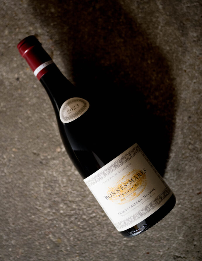 JACQUES-FREDERIC MUGNIER 　MUSIGNY GRAND CRU 　2014
　　　　ジャック・フレデリック・ミニュエ　ミュジニー・グランクリュ　2014
　　　　JACQUES-FREDERIC MUGNIER（ジャック・フレデリック　ミュニエ） NUITS-SAINT-GEORGES  1ER CRU  CLOS DE LA MARÉCHALE  2020（ニュイ・サン・ジョルジュ　クロ・ド・ラ・マルシェル　2020ヴィンテージ）JACQUES-FREDERIC MUGNIER（ジャック・フレデリック　ミュニエ） 　MUSIGNY 　GRAND CRU 　2015（ミュジニー　グランクリュ　2015ヴィンテージ）JACQUES-FREDERIC MUGNIER（ジャック・フレデリック　ミュニエ） BONNES-MARES  GRAND CRU    2020（ボンヌ・マール　グランクリュ　2020ヴィンテージ）JACQUES-FREDERIC MUGNIER（ジャック・フレデリック　ミュニエ） CHAMBOLLE-MUSIGNY   2020（シャンボール・ミュジニー　2020ヴィンテージ）JACQUES-FREDERIC  MUGNIER（ジャック・フレデリック・ミニュエ）NUITS-SAINT  GEORGES（ニュイ・サン・ジョルジュ）  CLOS  de La  MARECHALE　2019（クロ・ド・ラ・マシュレル　2019ヴィンテージ）
　　　　ブルゴーニュ　ブルゴーニュ・ラヴァー　希少ワイン　レア　限定品
フレデリック・ミュニエ　シャンボール・ミュジニー　カルトワイン　入手困難
「まったく違う生き方をしてみたかった」　
ミュジニー（1.13ha）、ボンヌ・マール（0.36ha）、シャンボール・ミュジニー1級レザムルーズ（0.53ha）、ニュイ・サン・ジョルジュ1級クロ・ド・ラ・マレシャル（9.55haのモノポール）クリストフ・ルーミエ　ミシェル・ラファルジュに指導
ブドウ栽培はビオロジックに限りなく近い　いかにもシャンボール・ミュジニーという風情の仕上がり　モノポールのクリマ　エレガントなワイン
2005年ヴィンテージよりクロ・ド・ラ・マレシャルの白を復活
香り高く　デリケートでエレガント　ミュニエのワインは一本筋が通っている
株式会社富屋酒店　TOMIYA　SAKETEN　NAGOYA　　　　　　　　　ｶﾌﾞｼｷｶｲｼｬﾄﾐﾔｻｹﾃﾝ　愛知県名古屋市瑞穂区上坂町1-41-2　特約店　特約流通　地酒　ワイン　専門店　ライカM11　ズミルックス50　　レトロ街並み　瓦屋根
クラッシックカー　クラッシックバイク　インテリア　ファッション　センス　音楽　ミュージック　80Ｓ　おたく　マニア　
JACQUES-FREDERIC  MUGNIER（ジャック・フレデリック・ミニュエ）NUITS-SAINT  GEORGES（ニュイ・サン・ジョルジュ）  CLOS  de La  MARECHALE　2020（クロ・ド・ラ・マシュレル　2020ヴィンテージ）JACQUES-FRÉDÉRIC MUGNIER（ジャック・フレデリック ミュニエ）BONNES-MARES GRAND CRU （ボンヌ-マール グランクリュ）2023（2023ヴィンテージ）