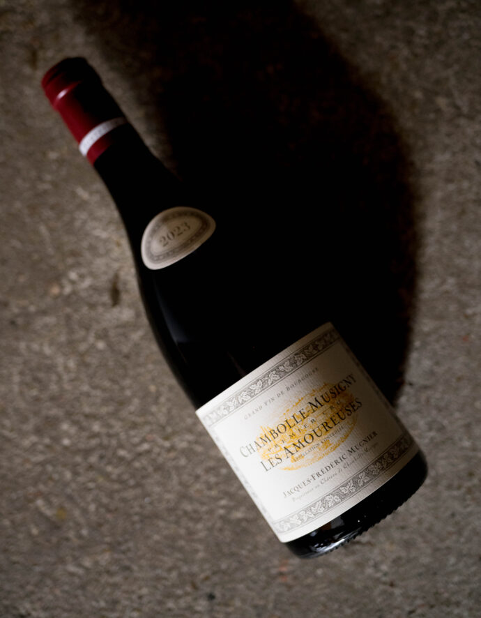 JACQUES-FREDERIC MUGNIER 　MUSIGNY GRAND CRU 　2014
　　　　ジャック・フレデリック・ミニュエ　ミュジニー・グランクリュ　2014
　　　　JACQUES-FREDERIC MUGNIER（ジャック・フレデリック　ミュニエ） NUITS-SAINT-GEORGES  1ER CRU  CLOS DE LA MARÉCHALE  2020（ニュイ・サン・ジョルジュ　クロ・ド・ラ・マルシェル　2020ヴィンテージ）JACQUES-FREDERIC MUGNIER（ジャック・フレデリック　ミュニエ） 　MUSIGNY 　GRAND CRU 　2015（ミュジニー　グランクリュ　2015ヴィンテージ）JACQUES-FREDERIC MUGNIER（ジャック・フレデリック　ミュニエ） BONNES-MARES  GRAND CRU    2020（ボンヌ・マール　グランクリュ　2020ヴィンテージ）JACQUES-FREDERIC MUGNIER（ジャック・フレデリック　ミュニエ） CHAMBOLLE-MUSIGNY   2020（シャンボール・ミュジニー　2020ヴィンテージ）JACQUES-FREDERIC  MUGNIER（ジャック・フレデリック・ミニュエ）NUITS-SAINT  GEORGES（ニュイ・サン・ジョルジュ）  CLOS  de La  MARECHALE　2019（クロ・ド・ラ・マシュレル　2019ヴィンテージ）
　　　　ブルゴーニュ　ブルゴーニュ・ラヴァー　希少ワイン　レア　限定品
フレデリック・ミュニエ　シャンボール・ミュジニー　カルトワイン　入手困難
「まったく違う生き方をしてみたかった」　
ミュジニー（1.13ha）、ボンヌ・マール（0.36ha）、シャンボール・ミュジニー1級レザムルーズ（0.53ha）、ニュイ・サン・ジョルジュ1級クロ・ド・ラ・マレシャル（9.55haのモノポール）クリストフ・ルーミエ　ミシェル・ラファルジュに指導
ブドウ栽培はビオロジックに限りなく近い　いかにもシャンボール・ミュジニーという風情の仕上がり　モノポールのクリマ　エレガントなワイン
2005年ヴィンテージよりクロ・ド・ラ・マレシャルの白を復活
香り高く　デリケートでエレガント　ミュニエのワインは一本筋が通っている
株式会社富屋酒店　TOMIYA　SAKETEN　NAGOYA　　　　　　　　　ｶﾌﾞｼｷｶｲｼｬﾄﾐﾔｻｹﾃﾝ　愛知県名古屋市瑞穂区上坂町1-41-2　特約店　特約流通　地酒　ワイン　専門店　ライカM11　ズミルックス50　　レトロ街並み　瓦屋根
クラッシックカー　クラッシックバイク　インテリア　ファッション　センス　音楽　ミュージック　80Ｓ　おたく　マニア　
JACQUES-FREDERIC  MUGNIER（ジャック・フレデリック・ミニュエ）NUITS-SAINT  GEORGES（ニュイ・サン・ジョルジュ）  CLOS  de La  MARECHALE　2020（クロ・ド・ラ・マシュレル　2020ヴィンテージ）JACQUES-FRÉDÉRIC MUGNIER（ジャック・フレデリック ミュニエ）BONNES-MARES GRAND CRU （ボンヌ-マール グランクリュ）2023（2023ヴィンテージ）JACQUES-FRÉDÉRIC MUGNIER（ジャック・フレデリック ミュニエ）MUGIGNY GRAND CRU （ミュジニー グランクリュ）2018（2018 ヴィンテージ）
JACQUES-FRÉDÉRIC MUGNIER（ジャック・フレデリック ミュニエ）CHAMBOLLE MUSIGNY（シャンボール ミュジニー）1ERCRU（プルミエ・クリュ）LES AMOUREUSES（レ・ザムルーズ）2023（2023ヴィンテージ）