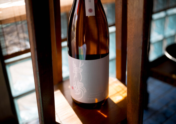 敷嶋酒造　しきしましゅぞう　シキシマシュゾウ　純米吟醸　山田錦　火入れ　
特別純米　夢吟香　五百万石　期待の若手蔵元　伊東優　クラウドファンディング　再興　純米大吟醸　無濾過生原酒　中硬水　新規蔵元　木造蔵再構築中
ユメギンカ　伊東株式会社　愛知県半田市亀崎9丁目108番地1　愛知限定　
亀崎酒蔵祭　あとには引けない　9代目　清酒敷嶋　SEISHYU　SHIKISHIMA
せいしゅしきしま　セイシュシキシマ　0歩目　半歩目　1歩目　2022年スタート
黒松敷嶋　夢山水　愛知　酒造好適米　若者　人気　SNS　インスタ　出羽燦々
でわさんさん　デワサンサン　DEWASANSAN　YUMESANSUI　ユメサンスイ　夏めく　NATUMEKU
ゆめさんすい　夢吟香　ユメギンカ　ゆめぎんか　YUMEGINKA　山田錦YMAMADANISHIKI　ヤマダニシキ　やまだにしき　五百万石　GOHIYAKUMANGOKU　ゴヒャクマンゴク　ごひゃくまんごく　7号酵母
くろまつしきしま　クロマツシキシマ　ＫＵＲＯＭＡＴＵＳＨＩＫＩＳＨＩＭＡ
知多半島　TOMIYA　SAKETEN　NAGOYA　AICHI特約店　特約流通品　
希少品　手造り　こだわり　復興　地元用レトロラベル
（株）富屋酒店　愛知県名古屋市瑞穂区上坂町1-41-2　地酒屋　専門店　ライカM11　ズミルックス50　レンズ　代表　上田豊二　きき酒師　焼酎アドバイザー　
シャンパーニュシュヴァリエ　堀田駅　熱田神宮駅
名古屋高速　堀田出口すぐ　牛巻交差点すぐ　レトロ街並み　瓦屋根　涼しげな味わいがさらに夏のお料理を引き立てる。「敷嶋　SHIKISHIMA　＜うすにごり　USUNIGORI＞　2023」厚みと品格とキレの爽快感。「敷嶋　SHIKISHIMA　純米吟醸　＜山田錦　YAMADANISHIKI＞　火入れ　2023」厚みと丸みを味わう。膨らみ満点なひやおろし。「敷嶋　SHIKISHIMA　純米　＜ひやおろし　HIYAOROSHI＞　2023」瑞々しく爽やかな味わいを生原酒で味わう個性 「敷嶋  SHIKISHIMA  純米吟醸  ＜夢山水  YUMESANSUI＞  無濾過生原酒  2023」米農家さん存続のために NAORICEさんの＜夢吟香＞で醸す意欲作  「敷嶋とKTとあいちのおこめ  生酒 R7BY」蔵としての初チャレンジの8号酵母でのSAKE  「敷嶋  SHIKISHIMA  特別純米  山田錦  ＜8号酵母  8YEAST＞ 無濾過生原酒  R7BY」