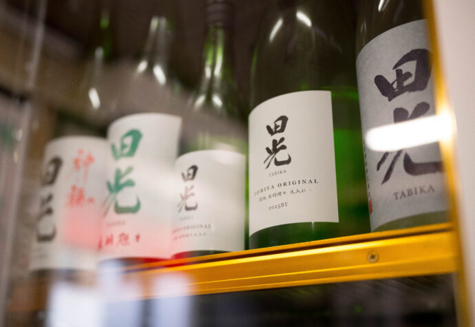 田光　早春　TABIKA　SOUSHIYUNトミヤオリジナル　 富屋オリジナル　早川酒造
タビカ　たびか　ソウシュン　そうしゅん　ハヤカワシュゾウ　はやかわしゅうぞう
三重県三重郡菰野町小島468 袋搾り　手造り　拘り　特約流通　純米大吟醸　山田錦　
雄町　神の穂　出羽燦々　名古屋唯一　正規特約店　早川俊人　杜氏　全量袋搾り　
専務取締役　鈴鹿山脈 今朝搾り　2022　名古屋田光ジャック　期待の蔵元　雄町サミット2022優等賞受賞　エトボトル　干支ボトル　プリント瓶　720ｍｌ展開作品
名古屋から全国へ 株式会社富屋酒店　トミヤサケテン　とみやさけてん 
TOMIYA　SAKETEN　NAGOYA　愛知県名古屋市瑞穂区上坂町1-41-2 tomiya-saketen.com　特約店　特約流通　地酒　ワイン　専門店　 社長　代表　上田豊二
マニア　おたく　ライカM11　ズミルックス50　レンズ　堀田駅　熱田神宮駅
名古屋高速　堀田出口すぐ　牛巻交差点すぐ　レトロ街並み　瓦屋根　きき酒師
焼酎アドバイザー　シャンパーニュシュヴァリエ【Tomiya   SpecialSpecialSpecial  Model】田光　特別純米酒　＜雄町＞　今朝搾り　無濾過生酒　2023」ご予約開始いたします。全国唯一。富屋酒店×早川酒造が生み出す、超絶本気ライブな作品。　画像はイメージ。早川さんが心から惚れ込む、田光が生まれたキッカケとなった「雄町米」を全量使用し、60％精米。丁寧な醸し。夜中から渾身の袋搾り。搾りあがった液体を瓶詰めし、早朝私自身がお蔵に伺い名古屋へ輸送。当日、ご予約いただきました飲食店様に営業前までに当店スタッフより全量お届け。その日に搾ったお酒を。その日の夜皆様のもとへ。「名古屋・田光ジャック　2023」。今年も開催です。最高のライブ感を皆様のもとへ。最高の夜を分かちあいましょう。発売は4月下旬予定。上槽日決まり次第告知いたします。ご予約は、ご来店、お電話、メールにて承ります。皆様からの素敵な素敵なご予約お待ちしております。
柔らTABIKA SPECIAL JUNMAI HATTANNISHIKI NAMASAKE 【TOMIYA SPECIAL SPECIAL SPECIAL MODEⅬ】 2023　チャーミングな旨味がくせになる。「田光　TABIKA　＜夏のブーリュ　BOURRU＞　2023」TABIKA  SPECIAL JUNMAI  HATTANNISHIKI NAMASAKE  【TOMIYA SPECIAL SPECIAL SPECIAL MODEⅬ】 2023　真夏の暑さを癒す瑞々しい清涼感溢れるCUTEな作品。「田光　TABIKA　＜Malic  acid＞　2023」りんご酸のキュートな味わいが酷暑の日々を癒す。「田光　＜Malic  Acid   マリック・アシッド＞　2023」
優しく。豊かに。秋の夜長の癒しの純米。「田光　TABIKA　槽搾り　＜豊穣　HÔJÔ＞　2023」氷温生熟成による枯れ感が温度変化の魅力を魅せてくれる。【TOMIYA SPECIAL】「田光　TABIKA　純米吟醸　＜出羽燦々　DEWASANSAN＞　無濾過氷温生熟成」（株）富屋酒店 かぶしきがいしゃ とみやさけてん カブシキガイシャ　トミヤサケテン TOMIYA SAKETEN 　愛知県名古屋市瑞穂区上坂町1-41-2　地酒屋　豊盃　HOUHAI ほうはい　ホーハイ　三浦酒造  MIURASHUZO日高見　ひたかみ　ヒタカミ HITAKAMI  平孝酒造　HIRAKOSHUZO 天の戸 アマノト　あまのと　AMANOTO　浅舞酒造 ASAMAISHUZO　飛露喜 HIROKISHUZOHONTEN　廣木酒造本店　HIROK　大那 DAINA　ダイナ　だいな　菊の里酒造　KIKUNOSATOSHUZO　旭興　KYOKUKO　きょくこう　キョクコウ　渡邉酒造　WATANABESHUZO　仙禽 SENKIN　せんきん　センキン（株）せんきん SENKIN鶴齢　カクレイ　かくれい KAKUREI　青木酒造　AOKISHUZO謙信 ケンシン　けんしん KENSHIN池田屋酒造 IKEDAYASHUZO 白岳仙 HAKUGAKUSEN　ハクガクセン　はくがくせん　安本酒造 YASUMOTOSHUZO 群馬泉 グンマイズミ　ぐんまいずみ 島岡酒造 SHIMAOKASHUZO  喜久醉 きくよい キクヨイKIKUYOI 青島酒造 AOSHIMASHUZO 長珍 ちょうちん　チョウチン長珍酒造CHOCHINSHUZO　みねたからみりん　峯寳 味醂　一子相伝 ミネタカラ　いっしそうでん　イッシソウデン　小笠原味醂 OGASAWARA MIRIN

瀧自慢　たきじまん　タキジマン　瀧自慢酒造　TAKIZIMANSHUZO　田光　TABIKA 早川酒造  HAYAKAWASHUZO　作　ZAKU ざく ザク 清水清三郎商店 SHIMIZUSEIZABUROSHOTEN  篠峯　櫛羅　しのみね　シノミネ　くじら　クジラ　千代酒造　CHIYOSHUZO　雑賀　さいか　サイカ　九重雑賀  KOKONOESAIKA　紀土　鶴梅　無量山　きっど　キッド　KID 　ツルウメ　つるうめ　TURUUME　ムリョウザン　むりょうざん　MURYOZAN　平和酒造　HEIWASHUZO　蒼空　そうくう　ソウクウ　SÔKÛ　藤岡酒造　HUJIOKASHUZO 　宝剣　HOUKEN  宝剣酒造　ほうけんしゅぞう　ホウケンシュゾウ　HOKENSHUZO　清酒竹鶴　小笹屋竹鶴　せいしゅたけつる　セイシュタケツル　おささやたけつる　オササヤタケツル　竹鶴酒造　TAKETURUSHUZO
石鎚　いしづち　イシヅチ　石鎚酒造　ISHIDUCHISHUZO　土佐しらぎく　とさしらぎく　トサシラギク　仙頭酒造場　せんとうしゅぞうじょう　SENDOSHUZOZYO　アルガブランカ　ARUGABURANKA勝沼醸造　KATUNUMAJÔZÔ　ドメーヌソガ　ソガ・ペール・エ・フィス SOGA PELE ET FIS　オブセワイナリー　OBUSEWINERY　ドメーヌタカヒコ　DOMAINE TAKAHIKO　クリサワブラン　KURISAWA BLANC　ナカザワワイナリー　NAKAZAWA WINERY　さつま寿　SATUMA KOTOBUKI 　尾込商店 OGOME SHOTEN  蔵の師魂 KURANOSHIKON  小正醸造　KOMASA ＪÔＺÔ　天狗櫻 TENGUSAKURA  白石酒蔵　SHIRAISHISHUZO  しま千両 SHIMASENRYO　高崎酒蔵  TAKASAKISHUZO  杜氏潤平　TOJIJUNPEI  小玉醸造  KODAMAJOZO  赤鹿毛　青鹿毛  AKAKAGE   AOKAGE　柳田酒蔵  YANAGIDASHUZO　舞香　MAIKA　泰明　TAIMEI　藤居醸造　HUZIIJÔＺÔ　池の露　特酎天草　IKENOTUYU  TOKUCHU  AMAKUSA　壱乃醸　飛乃流　朝日　ICHINOJO  HINORYU　ASAHI　朝日酒造　ASAHISHUZO　龍宮　RYUGU 富田酒造場　TOMITASHUZOJO　鳥飼 TORIKAI　鳥飼酒造　TORIKAISHUZO　極楽 GOIKURAKU　林酒造場 HAYASHISHUZOJO　屋久の島大自然林　酔麦香　YAKUNOSHIMA DAISHIZENRIN SUIBASKUKA　本坊酒造　HONBOSHUZO
金峰　金峰荒蘆過  KINPO　KINPOARAROKA　宇都酒造　UTOSHUZO　北谷長老　CHYATANCHÔＲÔ　北谷酒造　CHYATANSHUZO　山原くいな　YAMBARUKUINA　やんばる酒造　YAMBARUSHUZO　2024年春オープン予定 いいねタウン瑞穂 iiNE マルシェ内　グランクレア瑞穂 いいねタウン瑞穂  愛知県名古屋市瑞穂区宝田町四丁目2番、3番2　春敲町三丁目23番1（地番） 魚太郎　UOTARO MIZUHO うおたろう　ウオタロウ　なごやみずほてん　ナゴヤミズホテン　 名古屋瑞穂店  車で1分　徒歩5分　丸明 瑞穂店  MARUAKI MIZUHO　マルアキ ミズホテン　まるあき みずほてん　 徒歩10分　車3分　焼肉 美奈登  ヤキニクミナト　やきにくみなと YAKINIKU MINATO 車で2分　徒歩10分  どての品川　DOTENO SHINAGAWA　ドテノシナガワ　どてのしながわ　車で30秒　徒歩1分昇福亭　SHOHUKUTEI しょうふくてい　ショウフクテイ 街中華　マニア　大盛り　個性派  車で5分　徒歩15分  名店 近くにたくさんあり　堀田バンザイ　牛巻バンザイ　名古屋のへそ
神の穂の優しさと美しさを見事に表現 今期の田光も目が離せない 「田光  TABIKA  純米吟醸  ＜初しぼり FIRST SQUEEZE＞ 神の穂  R5BY」来年の幸せを運ぶ 素敵な＜干支ボトル＞「田光  TABIKA   純米吟醸   ＜2024  辰   DRAGON＞  干支ボトル」来年の素敵な未来を祈り味わいたい粋な干支ボトル  「田光  TASBIKA   純米吟醸  ＜干支ボトル  辰  TATSU＞」雄町のエレガントな味わいが沁みるように感動として伝わる ＜2023年 雄町サミット優等賞受賞酒＞ 「田光  TABIKA  純米大吟醸  ＜雄町  OMACHI＞  2023」美しく広がる香味と品格との究極のバランス感が見事 「田光  TABIKA  純米吟醸  ＜雄町  OMACHI＞ 無濾過中取り生酒  R5BY柔らかで透明感溢れる 手造りならではの品格の癒しを 「田光 TABIKA 特別純米 【神の穂 KAMINOHO】 名古屋 富屋酒店：別注 ＜TOMIYA ORISINAL＞   2024」スムースさと優しさとしなやかさと  「田光  TABIKA  純米吟醸  ＜出羽燦々  DEWASANSAN＞  無濾過生酒  R5BY」赤磐雄町の美しさをシルキーな口あたりで感じ取る 「田光  TABIKA  特別純米  ＜赤磐雄町  AKAIWA OMACHI＞ おりがらみ生  R5BY」上質な赤磐雄町の味わいを 究極にスムースに味わう 「田光  TABIKA  特別純米  ＜赤磐雄町 AKAIWA OMACHI＞ おりがらみ生酒  R5BY」＜田光 今朝搾り＞の感動が火入れ熟成によりさらに感動を生む作品  「田光 TABIKA 特別純米  ＜今朝搾り  雄町  火入れVer.＞ トミヤ オリジナル     R5BY」今期一段とグレードアップした早川さん渾身の新酒 「田光 TABIKA  純米吟醸 ＜神の穂 KAMINOHO＞ 初しぼり 生  R6BY」このシルキーさ ふくよかさ 手造り感 全ての味わいがここに凝縮  「田光 TABIKA  純米吟醸 ＜出羽燦々 DEWASANSAN 無濾過 火入れ＞【TOMIYA ORIGINAL】」「KOMONO   2023」