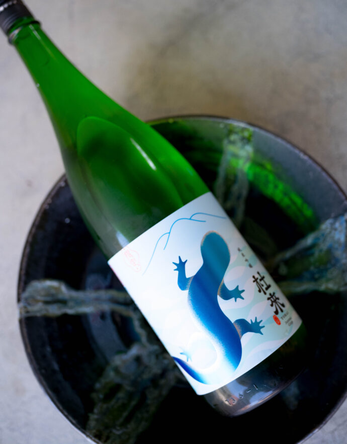 米の旨味と軽快な酸のバランスが秀逸な新規お取引酒「杜来 TRY(とらい) 純米吟醸 <ブルー BLUE> R7BY」(株)富屋酒店 かぶしきがいしゃ とみやさけてん カブシキガイシャ トミヤサケテン TOMIYA SAKETEN 愛知県名古屋市瑞穂区上坂町1-41-2 地酒屋 豊盃 HOUHAI ほうはい ホーハイ 三浦酒造 MIURASHUZO日高見 ひたかみ ヒタカミ HITAKAMI 平孝酒造 HIRAKOSHUZO 天の戸 アマノト あまのと AMANOTO 浅舞酒造ASAMAISHUZO 飛露喜 HIROKISHUZOHONTEN 廣木酒造本店 HIROK 大那 DAINA ダイナ だいな 菊の里酒造 KIKUNOSATOSHUZO 旭興 KYOKUKO きょくこう キョクコウ 渡邉酒造 WATANABESHUZO 仙禽 SENKIN せんきん センキン(株)せんきん SENKIN鶴齢 カクレイ かくれい KAKUREI 青木酒造 AOKISHUZO謙信 ケンシン けんしん KENSHIN池田屋酒造 IKEDAYASHUZO 白岳仙 HAKUGAKUSEN ハクガクセン はくがくせん 安本酒造 YASUMOTOSHUZO 群馬泉 グンマイズミ ぐんまいずみ 島岡酒造 SHIMAOKASHUZO 喜久醉 きくよい キクヨイKIKUYOI 青島酒造 AOSHIMASHUZO 長珍 ちょうちん チョウチン長珍酒造CHOCHINSHUZO みねたからみりん 峯寳 味醂 一子相伝 ミネタカラ いっしそうでん イッシソウデン 小笠原味醂 OGASAWARA MIRIN
瀧自慢 たきじまん タキジマン 瀧自慢酒造 TAKIZIMANSHUZO 田光 TABIKA 早川酒造 HAYAKAWASHUZO 作 ZAKU ざく ザク 清水清三郎商店 SHIMIZUSEIZABUROSHOTEN 篠峯 櫛羅 しのみね シノミネ くじら クジラ 千代酒造 CHIYOSHUZO 雑賀 さいか サイカ 九重雑賀 KOKONOESAIKA 紀土 鶴梅 無量山 きっど キッド KID ツルウメ つるうめ TURUUME ムリョウザン むりょうざん MURYOZAN 平和酒造 HEIWASHUZO 蒼空 そうくう ソウクウ SÔKÛ 藤岡酒造 HUJIOKASHUZO 宝剣 HOUKEN 宝剣酒造 ほうけんしゅぞう ホウケンシュゾウ HOKENSHUZO 清酒竹鶴 小笹屋竹鶴 せいしゅたけつる セイシュタケツル おささやたけつる オササヤタケツル 竹鶴酒造 TAKETURUSHUZO
石鎚 いしづち イシヅチ 石鎚酒造 ISHIDUCHISHUZO 土佐しらぎく とさしらぎく トサシラギク 仙頭酒造場 せんとうしゅぞうじょう SENDOSHUZOZYO
ブルゴーニュワイン BOURGOGNE ボルドーワイン BORDEAUXカリフォルニアワイン CALIFORNIA シャンパーニュ SHAMPAGNEアルザスワイン ALSACE ドイツワイン WEIN GERMAN WINE 専門店 ライカM11 ズミルックス50 レンズ 代表 上田豊二 きき酒師 焼酎アドバイザー シャンパーニュシュヴァリエ 堀田駅より徒歩10分 熱田神宮駅より徒歩10分
市バス 牛巻より徒歩3分 地下鉄堀田駅より徒歩15分 名古屋高速堀田出口より車で2分 牛巻交差点より徒歩5分 レトロ街並み 瓦屋根 裏道 大通りより二本入る CLASSIC CARクラッシックカー CLASSIC BIKE クラッシックバイク INTERIA インテリア FASHION ファッション MUSIC 音楽 LOVE SAKE SHOP 酒屋
センス クリエイト おたく MANIAマニア MOVIE 映画 CINEMA シネマ 2024年春オープン予定 いいねタウン瑞穂 iiNE マルシェ内 グランクレア瑞穂 いいねタウン瑞穂 愛知県名古屋市瑞穂区宝田町四丁目2番、3番2 春敲町三丁目23番1(地番) 魚太郎 UOTARO MIZUHO うおたろう ウオタロウ なごやみずほてん ナゴヤミズホテン 名古屋瑞穂店 車で1分 徒歩5分 丸明 瑞穂店 MARUAKI MIZUHO マルアキ ミズホテン まるあき みずほてん 徒歩10分 車3分 焼肉 美奈登 ヤキニクミナト やきにくみなと YAKINIKU MINATO 車で2分 徒歩10分 どての品川 DOTENO SHINAGAWA ドテノシナガワ どてのしながわ 車で30秒 徒歩1分昇福亭 SHOHUKUTEI しょうふくてい ショウフクテイ 街中華 マニア 大盛り 個性派 車で5分 徒歩15分 名店 近くにたくさんあり 堀田バンザイ 牛巻バンザイ 名古屋のへそ