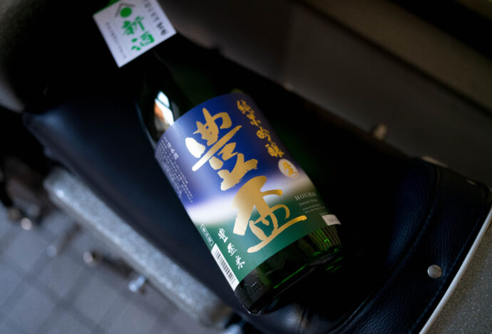 豊盃 純米しぼりたて 直汲み 無濾過生原酒 純米大吟醸 つるし酒
限定品 限定流通 桐箱入り 高級 地元 商談 必須 希少品 レア
三浦酒造 株式会社 青森 弘前 大磐山 伏流水 自社精米 ん 花筏
みうらしゅぞう ほうはい MIURASHYUZO HOUHAI にごり生酒
旨辛口 ドライ 辛いけど辛くない 豊盃流 定義の回答
発泡注意 活性にごり酒 ガス感 720mlサイズ展開 冬季限定
レインボーラベル 豊盃米39%精米 弘前産契約栽培米 唯一無二
PATISSERIE酒 パティスリー酒 甘口酒 もう一度飲みたい豊盃
アンケート 人気ランキング 堂々一位 再チャレンジタンク
青森県弘前市出身のアーティスト「GOMA」(小玉倫也)さん
GOMAさんには二つの障がいがあります。 HANAIKADA
一つは文字を読むことが困難な「ディスレクシア」 はないかだ
文字は図形に見えると言います。華想い 無濾過生酒 はなおもい
一文字ずつ指でなぞって読むとなんとか読めますが、
少し文字から離れると、象形文字のように分解して見えます。
そしてもうひとつがADHD(注意欠如多動症)。
周囲になじめず何となく周囲の街を油性ペンを使って
白黒の絵を描きはじめましたのが始まりです。
弘前市で保育士として3年勤務し、その後秋田公立美術工芸短期大学に入学。
入学後、すぐ頭角を現し、アメリカ・マイアミより招待を受け渡米。
帰国後はライブアートや展示会の依頼が殺到し、全国を飛び回る。
卒業後本格的にアーティスト活動を開始。有名企業とのコラボレーションや、
TV出演、海外などでのライブアートを行う。2015年には
JAPAN EXPO PARISにアーティストとして出演しライブアートを行う。
その大胆かつ繊細な画風からクレイジーモンスターと呼ばれる。2022年GOMA
(青森県七戸町)個人大規模展覧会開催。すかいらーくグループとコラボ。
テレビ出演 世界の果てまでイッテQ「エンターテイナー手越」スプレーアー
(日本テレビ 一滴の向こう側「僕は文字が読めないアーティスト」(BSフジ)
ドキュメント「GOMAが生まれた理由(わけ)文字が読めないアーティスト」(森放送)青森県弘前市大字石渡5丁目1番地1 ダンチュウ 三浦兄弟 地元人気「次世代の十四代はこれだ」 選出 優勝 弘前城 限定酒 地元愛 豊盃米 華吹雪 55%精米 唯一無二酒米 青森産 MADE-IN-AOMORIHIROSAKI 入手困難 名古屋唯一 当店看板蔵元 大人気 魚介最適純米酒株式会社富屋酒店 TOMIYA SAKETEN NAGOYA カブシキカイシャトミヤサケテン 愛知県名古屋市瑞穂区上坂町1-41-2 特約店 特約流通 地酒 ワイン 専門店ライカM11 ズミルックス50 レンズ
特等豊盃米の最高のポテンシャルに刮目。「豊盃 HOUHAI 純米大吟醸 <米米ラベル MAIMAI LABEL> 2023」
大画師 曽我篤 ソガアツシ そがあつし SOGA ATUSHI 2012年、セール中のカリグラフィーペン購入をきっかけにカリグラファーの独学を始める。2017年、第46回国債書道連盟店で受賞したことをきっかけにカリグラファーとして本格活動開始、世界中の様々な文字を用いた創作活動を行う。2020年のコロナ渦中、手書き文字による絵画的表現を試行錯誤の末に習得、その表現方法で制作された作品を「文画」と命名(登録商標番号6690406)、様々な文画の制作を精力的に行っている。青森県西目屋村生まれ、東京在住。しっかりと本来の熟がのった<TOMIYA ORIGINAL>アキノサケ。「豊盃 HOUHAI 純米吟醸 <月秋 GESHHYU> 2023」フレッシュさ満載で今期一番ノリの直汲みシンシュ 「豊盃 HOUHAI 純米吟醸 豊盃米 <直汲み 無濾過生原酒 UNFILTERED SAKE> 2023」特に鮮度バツグンな魚介LOVERにはたまらない逸品 (株)富屋酒店 かぶしきがいしゃ とみやさけてん カブシキガイシャ トミヤサケテン TOMIYA SAKETEN 愛知県名古屋市瑞穂区上坂町1-41-2 地酒屋 豊盃 HOUHAI ほうはい ホーハイ 三浦酒造 MIURASHUZO日高見 ひたかみ ヒタカミ HITAKAMI 平孝酒造 HIRAKOSHUZO 天の戸 アマノト あまのと AMANOTO 浅舞酒造 ASAMAISHUZO 大那 DAINA ダイナ だいな 菊の里酒造 KIKUNOSATOSHUZO 旭興 KYOKUKO きょくこう キョクコウ 渡邉酒造 WATANABESHUZO 仙禽 SENKIN せんきん センキン(株)せんきん SENKIN鶴齢 カクレイ かくれい KAKUREI 青木酒造 AOKISHUZO謙信 ケンシン けんしん KENSHIN池田屋酒造 IKEDAYASHUZO 白岳仙 HAKUGAKUSEN ハクガクセン はくがくせん 安本酒造 YASUMOTOSHUZO 群馬泉 グンマイズミ ぐんまいずみ 島岡酒造 SHIMAOKASHUZO 喜久醉 きくよい キクヨイKIKUYOI 青島酒造 AOSHIMASHUZO 長珍 ちょうちん チョウチン長珍酒造CHOCHINSHUZO みねたからみりん 峯寳 味醂 一子相伝 ミネタカラ いっしそうでん イッシソウデン 小笠原味醂 OGASAWARA MIRIN
瀧自慢 たきじまん タキジマン 瀧自慢酒造 TAKIZIMANSHUZO 田光 TABIKA 早川酒造 HAYAKAWASHUZO 作 ZAKU ざく ザク 清水清三郎商店 SHIMIZUSEIZABUROSHOTEN 篠峯 櫛羅 しのみね シノミネ くじら クジラ 千代酒造 CHIYOSHUZO 雑賀 さいか サイカ 九重雑賀 KOKONOESAIKA 紀土 鶴梅 無量山 きっど キッド KID ツルウメ つるうめ TURUUME ムリョウザン むりょうざん MURYOZAN 平和酒造 HEIWASHUZO 蒼空 そうくう ソウクウ SÔKÛ 藤岡酒造 HUJIOKASHUZO 宝剣 HOUKEN 宝剣酒造 ほうけんしゅぞう ホウケンシュゾウ HOKENSHUZO 清酒竹鶴 小笹屋竹鶴 せいしゅたけつる セイシュタケツル おささやたけつる オササヤタケツル 竹鶴酒造 TAKETURUSHUZO
石鎚 いしづち イシヅチ 石鎚酒造 ISHIDUCHISHUZO 土佐しらぎく とさしらぎく トサシラギク 仙頭酒造場 せんとうしゅぞうじょう SENDOSHUZOZYO
ブルゴーニュワイン BOURGOGNE ボルドーワイン BORDEAUXカリフォルニアワイン CALIFORNIA シャンパーニュ SHAMPAGNEアルザスワイン ALSACE ドイツワイン WEIN GERMAN WINE 専門店 ライカM11 ズミルックス50 レンズ 代表 上田豊二 きき酒師 焼酎アドバイザー シャンパーニュシュヴァリエ 堀田駅より徒歩10分 熱田神宮駅より徒歩10分
市バス 牛巻より徒歩3分 地下鉄堀田駅より徒歩15分 名古屋高速堀田出口より車で2分 牛巻交差点より徒歩5分 レトロ街並み 瓦屋根 裏道 大通りより二本入る CLASSIC CARクラッシックカー CLASSIC BIKE クラッシックバイク INTERIA インテリア FASHION ファッション MUSIC 音楽 LOVE SAKE SHOP 酒屋
センス クリエイト おたく MANIAマニア MOVIE 映画 CINEMA シネマ 2024年春オープン予定 いいねタウン瑞穂 iiNE マルシェ内 グランクレア瑞穂 いいねタウン瑞穂 愛知県名古屋市瑞穂区宝田町四丁目2番、3番2 春敲町三丁目23番1(地番) 魚太郎 UOTARO MIZUHO うおたろう ウオタロウ なごやみずほてん ナゴヤミズホテン 名古屋瑞穂店 車で1分 徒歩5分 丸明 瑞穂店 MARUAKI MIZUHO マルアキ ミズホテン まるあき みずほてん 徒歩10分 車3分 焼肉 美奈登 ヤキニクミナト やきにくみなと YAKINIKU MINATO 車で2分 徒歩10分 どての品川 DOTENO SHINAGAWA ドテノシナガワ どてのしながわ 車で30秒 徒歩1分昇福亭 SHOHUKUTEI しょうふくてい ショウフクテイ 街中華 マニア 大盛り 個性派 車で5分 徒歩15分 名店 近くにたくさんあり 堀田バンザイ 牛巻バンザイ 名古屋のへそ 弘前の文化を愛おしみながら味わう品格と艶感溢れる味わいを「豊盃 HOUHAI 純米大吟醸 <こぎん刺し ラベル KOFGINSASHI> 2023」今年も極上の『旨し』を引っさげ名古屋に降臨 「豊盃 HOUHAI <純米しぼりたて SHIBORITATE> 無濾過生原酒 R5BY」ゲンキハツラツ 今年も弾けるカッセイニゴリ 「豊盃 HOUHAI 特別純米 <にごり生酒 SNOW> R5BY」華想いの究極の味わいをこの年末年始 存分に 「豊盃 HOUHAI 純米大吟醸 <華想い30 HANAOMOI> 2023」怪しげな輝くが至福の感動の味わいを呼び覚ます「豊盃 HOUHAI 純米大吟醸 <REINBOW レインボーボトル> 生酒 R5BY」怪しげな輝きが至福の感動の味わいを呼び覚ます「豊盃 HOUHAI 純米大吟醸 <REINBOW レインボーボトル> 生酒 R5BY」カメノヲの個性を 爽快にシャープに味わう弾ける活性にごり酒 「豊盃 HOUHAI 純米 <亀の尾 KAMENO O> 活性にごり酒 R5BY」「もう一度飲みたい豊盃リクエスト」堂々一位作品の作品に再々チャレンジ 日本酒の新たな可能性を示唆する心躍る大人のデザート酒 『豊盃 PATISSRIE酒(デザート甘口酒) パティスリー酒 再々チャレンジタンク R5BY』豊盃流 春の弘前公園に咲きみだれる桜のように美しき味わい 「豊盃 HOUHAI 純米吟醸 <花筏 HANAIKADA> R5BY」熟成により さらに豊かに膨らんだ旨味を存分に味わいたい「豊盃 HOUHAI <純米しぼりたて SHIBORITATE> 無濾過生原酒 R5BY 【半年熟成バージョン】」発売開始いたします華やかさと味わいのバランスと耐久性の高さが超絶魅力の定番酒 「豊盃 HOUHAI 純米吟醸 <豊盃米55 HOUHAIMAI 55>豊盃節サクレツ 今期のお蔵の想いが一杯詰まったナマサケ「豊盃 HOUHAI 純米吟醸 生酒 R8BY」