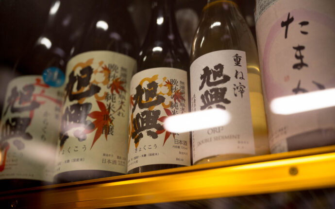 渡邉酒造 わたなべしゅうぞう ワタナベシュゾウ 袋搾り 無加圧 直汲み
栃木県大田原市須佐木七九七-一 旭興 きょくこう キョクコウ KYOKKO
地酒 名古屋特約店 唯一 たまか ピンク ブルー 生酛造り 伝統 酒造り 特別純米 純米吟醸 生酛純米吟醸 協会6号酵母 しんぶんし 包装 希少品
山田錦 雄町 夢ささら 愛山 ひとごこち 貴醸酒 貴醸酒スパークリング
TOMIYAORIGINAL 富屋オリジナル トミヤオリジナル SPECIAL 辛口純米
純米吟醸 雄町 磨き五割 特別本醸造生 たまか 赤 青 ぬる燗 旨し 職人
チャーミングな透明感溢れる<ひとごこち>の味わいを 「旭興 KYOKUKO 特別純米 おりがらみ <ひとごこち HITOGKOCHI> 直汲み無濾過生原酒 R5BY」(株)富屋酒店 かぶしきがいしゃ とみやさけてん カブシキガイシャ トミヤサケテン TOMIYA SAKETEN 愛知県名古屋市瑞穂区上坂町1-41-2 地酒屋 豊盃 HOUHAI ほうはい ホーハイ 三浦酒造 MIURASHUZO日高見 ひたかみ ヒタカミ HITAKAMI 平孝酒造 HIRAKOSHUZO 天の戸 アマノト あまのと AMANOTO 浅舞酒造 ASAMAISHUZO 飛露喜 HIROKISHUZOHONTEN 廣木酒造本店 HIROK 大那 DAINA ダイナ だいな 菊の里酒造 KIKUNOSATOSHUZO 旭興 KYOKUKO きょくこう キョクコウ 渡邉酒造 WATANABESHUZO 仙禽 SENKIN せんきん センキン(株)せんきん SENKIN鶴齢 カクレイ かくれい KAKUREI 青木酒造 AOKISHUZO謙信 ケンシン けんしん KENSHIN池田屋酒造 IKEDAYASHUZO 白岳仙 HAKUGAKUSEN ハクガクセン はくがくせん 安本酒造 YASUMOTOSHUZO 群馬泉 グンマイズミ ぐんまいずみ 島岡酒造 SHIMAOKASHUZO 喜久醉 きくよい キクヨイKIKUYOI 青島酒造 AOSHIMASHUZO 長珍 ちょうちん チョウチン長珍酒造CHOCHINSHUZO みねたからみりん 峯寳 味醂 一子相伝 ミネタカラ いっしそうでん イッシソウデン 小笠原味醂 OGASAWARA MIRIN
瀧自慢 たきじまん タキジマン 瀧自慢酒造 TAKIZIMANSHUZO 田光 TABIKA 早川酒造 HAYAKAWASHUZO 作 ZAKU ざく ザク 清水清三郎商店 SHIMIZUSEIZABUROSHOTEN 篠峯 櫛羅 しのみね シノミネ くじら クジラ 千代酒造 CHIYOSHUZO 雑賀 さいか サイカ 九重雑賀 KOKONOESAIKA 紀土 鶴梅 無量山 きっど キッド KID ツルウメ つるうめ TURUUME ムリョウザン むりょうざん MURYOZAN 平和酒造 HEIWASHUZO 蒼空 そうくう ソウクウ SÔKÛ 藤岡酒造 HUJIOKASHUZO 宝剣 HOUKEN 宝剣酒造 ほうけんしゅぞう ホウケンシュゾウ HOKENSHUZO 清酒竹鶴 小笹屋竹鶴 せいしゅたけつる セイシュタケツル おささやたけつる オササヤタケツル 竹鶴酒造 TAKETURUSHUZO
石鎚 いしづち イシヅチ 石鎚酒造 ISHIDUCHISHUZO 土佐しらぎく とさしらぎく トサシラギク 仙頭酒造場 せんとうしゅぞうじょう SENDOSHUZOZYO アルガブランカ ARUGABURANKA勝沼醸造 KATUNUMAJÔZÔ ドメーヌソガ ソガ・ペール・エ・フィス SOGA PELE ET FIS オブセワイナリー OBUSEWINERY ドメーヌタカヒコ DOMAINE TAKAHIKO クリサワブラン KURISAWA BLANC ナカザワワイナリー NAKAZAWA WINERY さつま寿 SATUMA KOTOBUKI 尾込商店 OGOME SHOTEN 蔵の師魂 KURANOSHIKON 小正醸造 KOMASA JÔZÔ 天狗櫻 TENGUSAKURA 白石酒蔵 SHIRAISHISHUZO しま千両 SHIMASENRYO 高崎酒蔵 TAKASAKISHUZO 杜氏潤平 TOJIJUNPEI 小玉醸造 KODAMAJOZO 赤鹿毛 青鹿毛 AKAKAGE AOKAGE 柳田酒蔵 YANAGIDASHUZO 舞香 MAIKA 泰明 TAIMEI 藤居醸造 HUZIIJÔZÔ 池の露 特酎天草 IKENOTUYU TOKUCHU AMAKUSA 壱乃醸 飛乃流 朝日 ICHINOJO HINORYU ASAHI 朝日酒造 ASAHISHUZO 龍宮 RYUGU 富田酒造場 TOMITASHUZOJO 鳥飼 TORIKAI 鳥飼酒造 TORIKAISHUZO 極楽 GOIKURAKU 林酒造場 HAYASHISHUZOJO 屋久の島大自然林 酔麦香 YAKUNOSHIMA DAISHIZENRIN SUIBASKUKA 本坊酒造 HONBOSHUZO
金峰 金峰荒蘆過 KINPO KINPOARAROKA 宇都酒造 UTOSHUZO 北谷長老 CHYATANCHÔRÔ 北谷酒造 CHYATANSHUZO 山原くいな YAMBARUKUINA やんばる酒造 YAMBARUSHUZO 2024年春オープン予定 いいねタウン瑞穂 iiNE マルシェ内 グランクレア瑞穂 いいねタウン瑞穂 愛知県名古屋市瑞穂区宝田町四丁目2番、3番2 春敲町三丁目23番1(地番) 魚太郎 UOTARO MIZUHO うおたろう ウオタロウ なごやみずほてん ナゴヤミズホテン 名古屋瑞穂店 車で1分 徒歩5分 丸明 瑞穂店 MARUAKI MIZUHO マルアキ ミズホテン まるあき みずほてん 徒歩10分 車3分 焼肉 美奈登 ヤキニクミナト やきにくみなと YAKINIKU MINATO 車で2分 徒歩10分 どての品川 DOTENO SHINAGAWA ドテノシナガワ どてのしながわ 車で30秒 徒歩1分昇福亭 SHOHUKUTEI しょうふくてい ショウフクテイ 街中華 マニア 大盛り 個性派 車で5分 徒歩15分 名店 近くにたくさんあり 堀田バンザイ 牛巻バンザイ 名古屋のへそスペックをはるかに超えた感動のスーパー本醸造 「旭興 KYOKUKO <しぼりたて本醸造 HONJOZO> 無濾過生原酒 R5BY」
<夢ささら>の爽やかな味わいを直汲みのフレッシュさでさらに増幅 「旭興 KYOKKO 純米吟醸 直汲み <夢ささら YUMESASARA> 無濾過生原酒」日本酒の可能性をさらに感じさせる実験的な作品 その味わいはまさに唯一無二 「旭興 KYOKUKO 樫樽熟成 生酛99%精米 <ROSSO> 2023」新鮮なイチゴをほうばっているかの如く心地よき甘味と酸味が超絶旨し 「旭興 KYOKUKO 貴醸酒 KIJOSHU <百> にごり無濾過生原酒 R5BY豊かな雄町のふくよかさと艶感が極上に広がるジュンギン「旭興 KYOKKO 純米吟醸 <雄町 OMACHI> 無濾過生原酒 R5BYタンク直汲みのフレッシュさをそのままに【TOMIYA SPECIALSPECIALSPECIAL MODEL】「旭興 KYOKKO 辛口純米 SUPERDRY JUNMAI <直汲み 無濾過生原酒> R5BY」美しき香りと艶感たっぷり 丁寧さと大自然の清らかさが生み出すスーパー無加圧SAKE 「旭興 KYOKKO 純米吟醸 山田錦 <無加圧 生酒 NO PRESSURE> R5BY」純米と純米吟醸のオリを重ねた立体感溢れる味わい 「旭興 KYOKUKO 特別純米 <重ね滓 DOUBLE SEDIMENT ORI2> 生酒 R7BY」